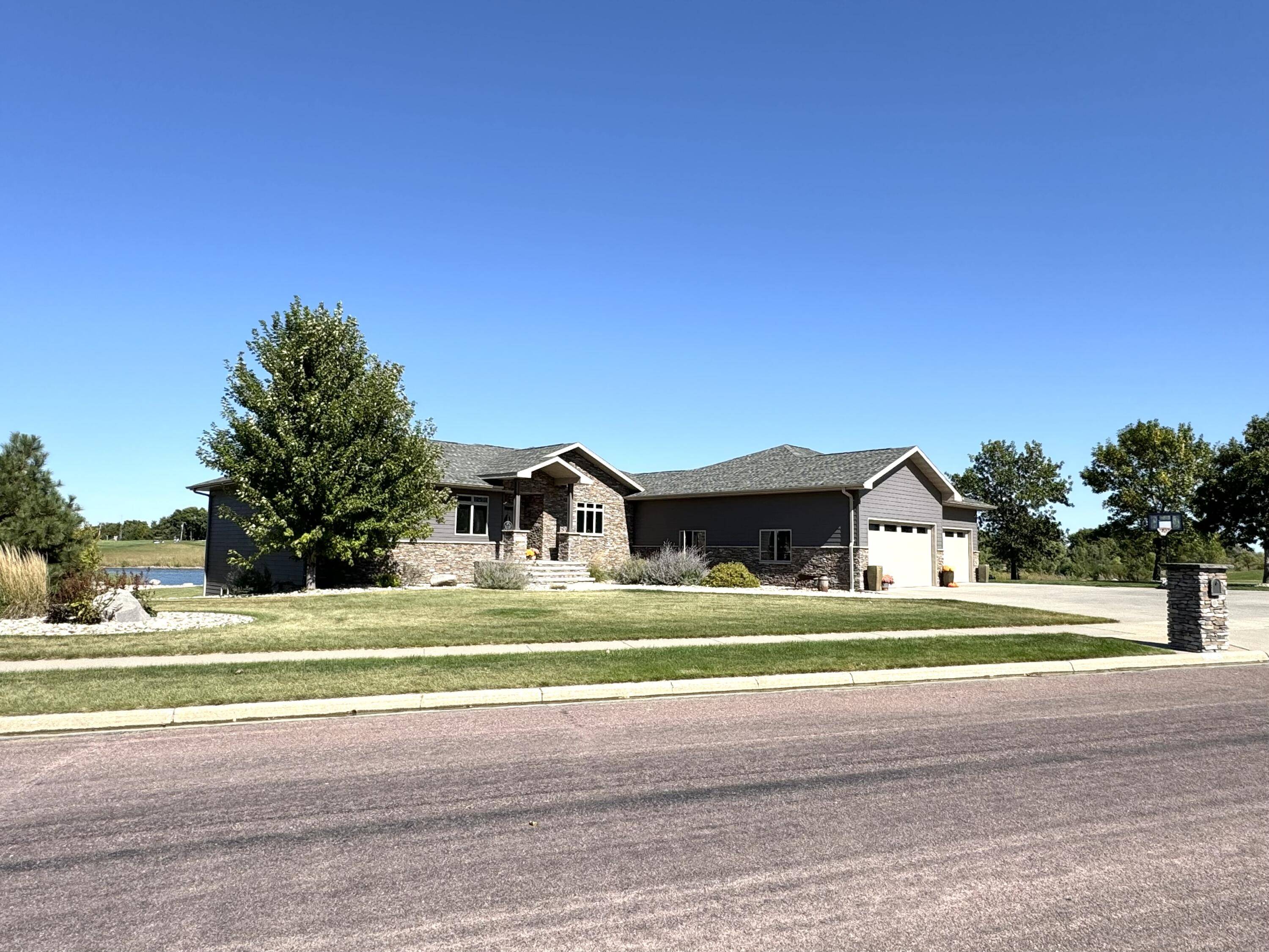 Mitchell, SD 57301,2404 Dean Dr