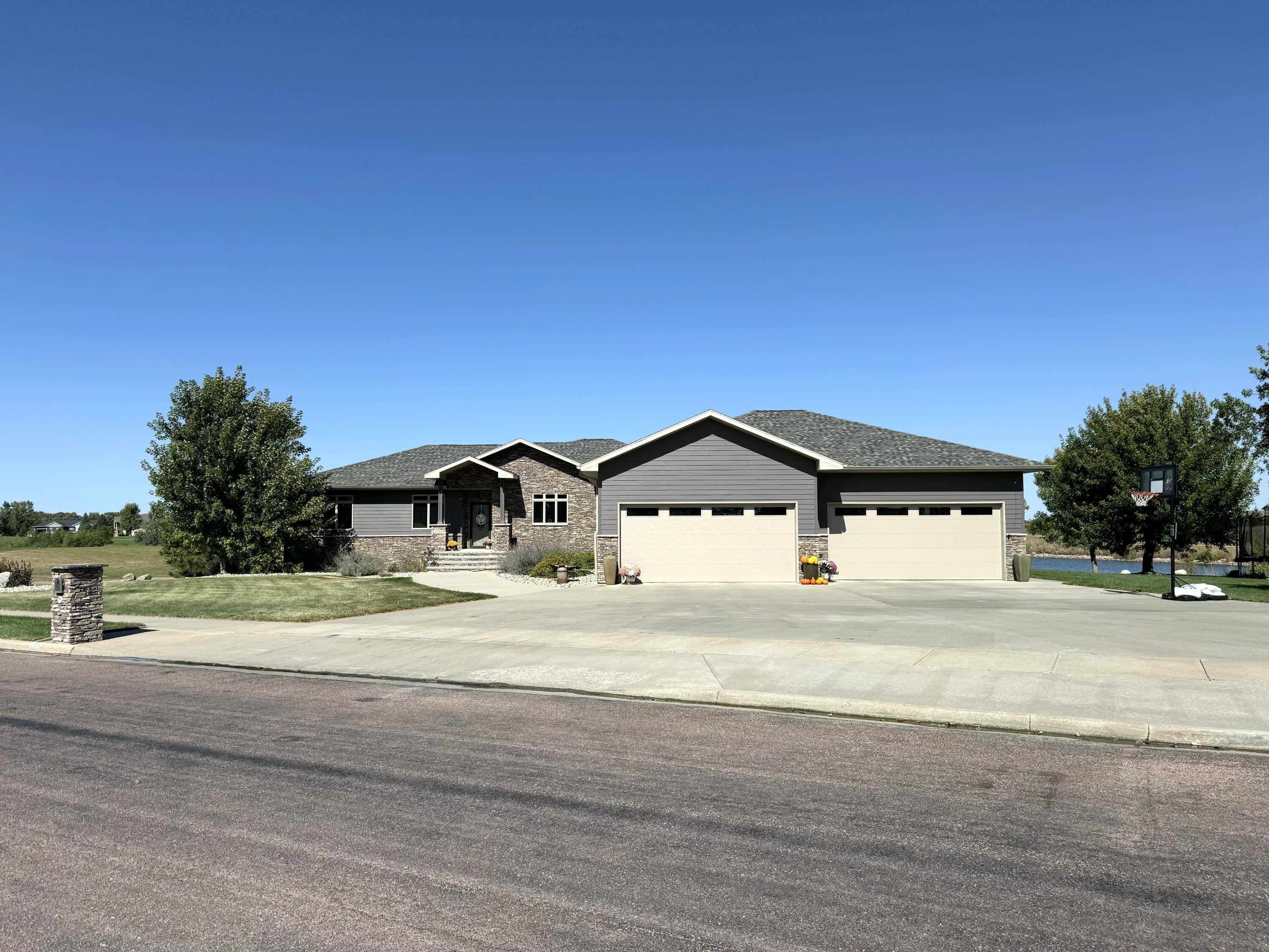 Mitchell, SD 57301,2404 Dean Dr