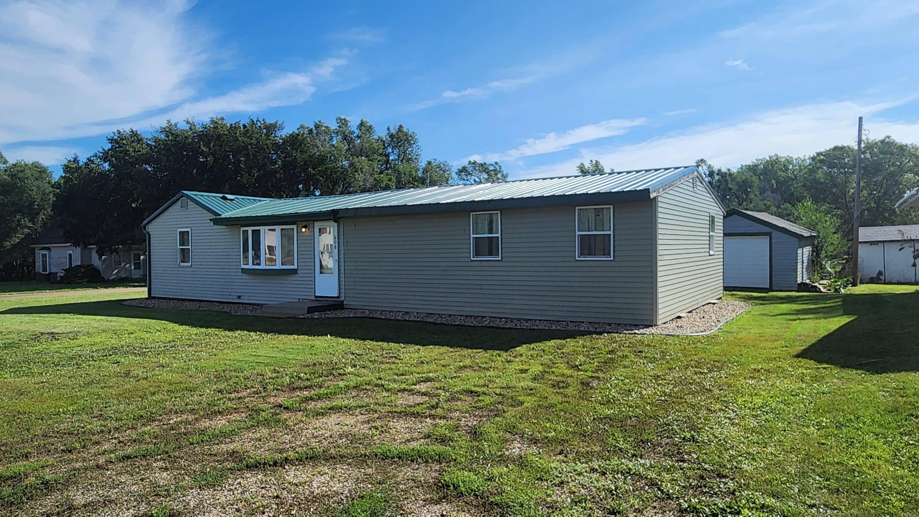 Wessington Springs, SD 57382,608 N Barrett Ave