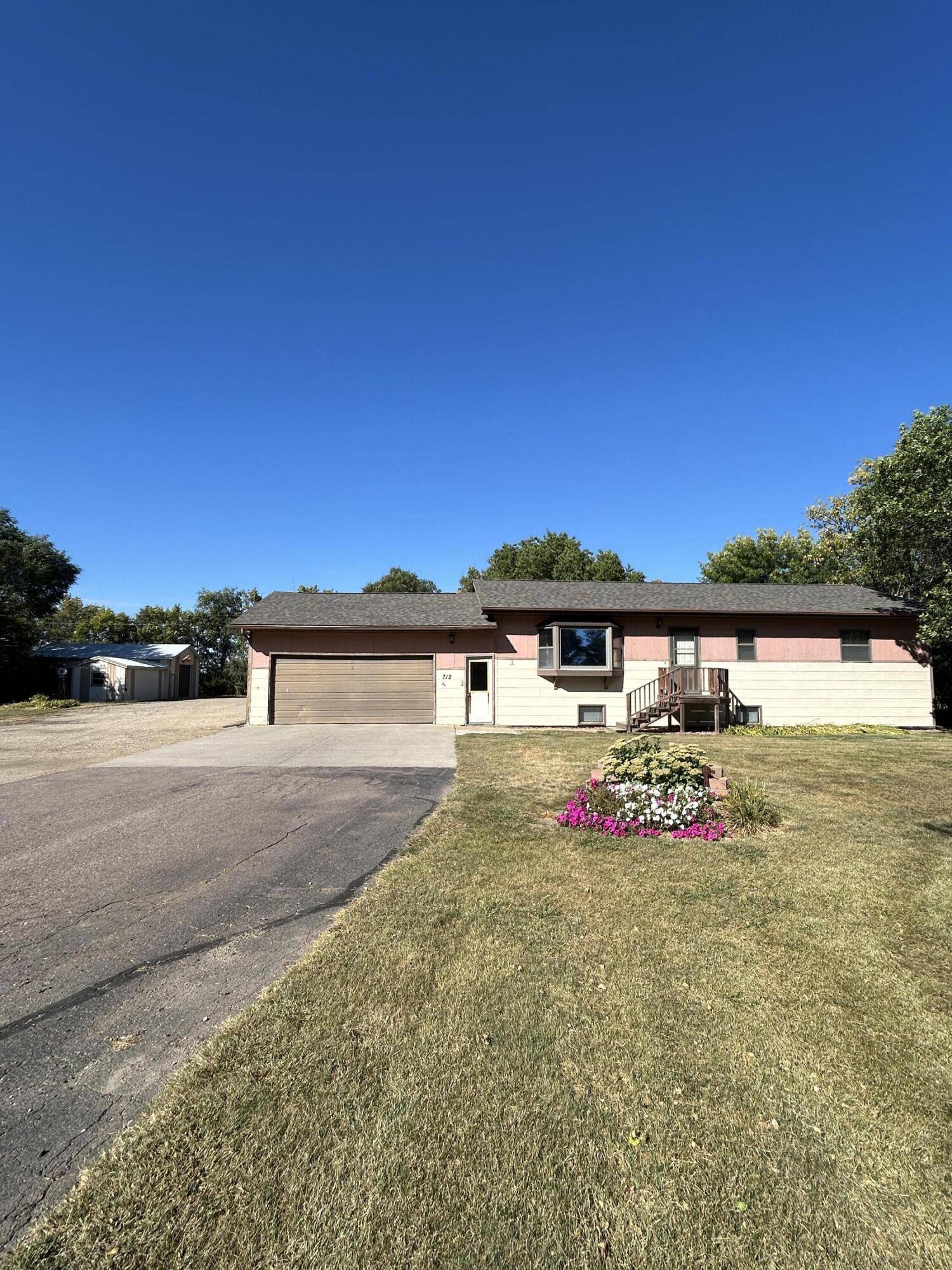 Plankinton, SD 57368,712 E 3rd St