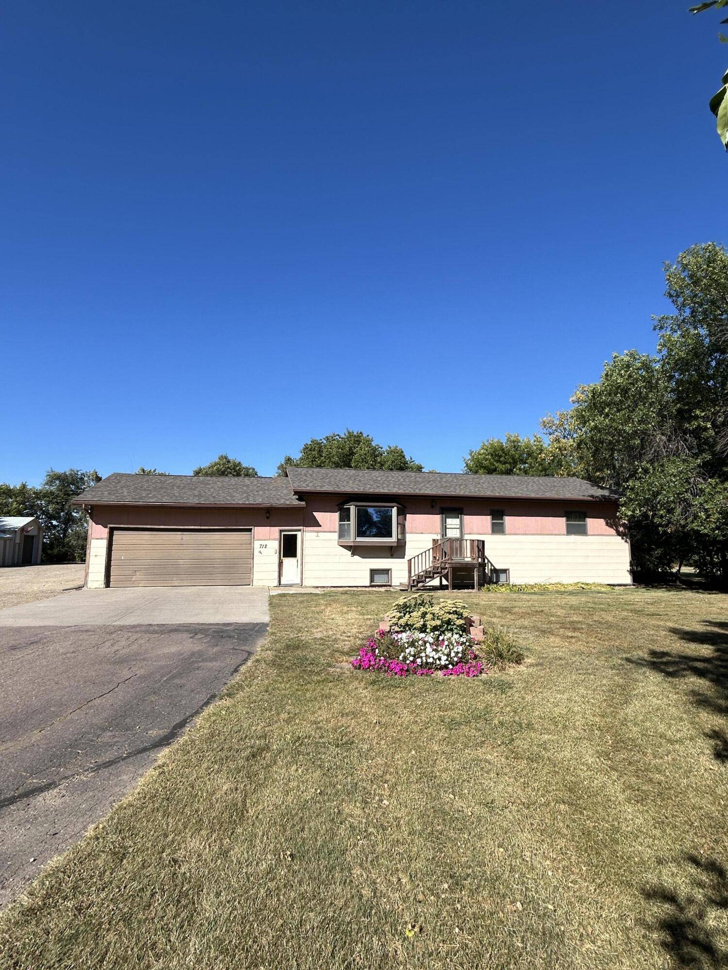 Plankinton, SD 57368,712 E 3rd St