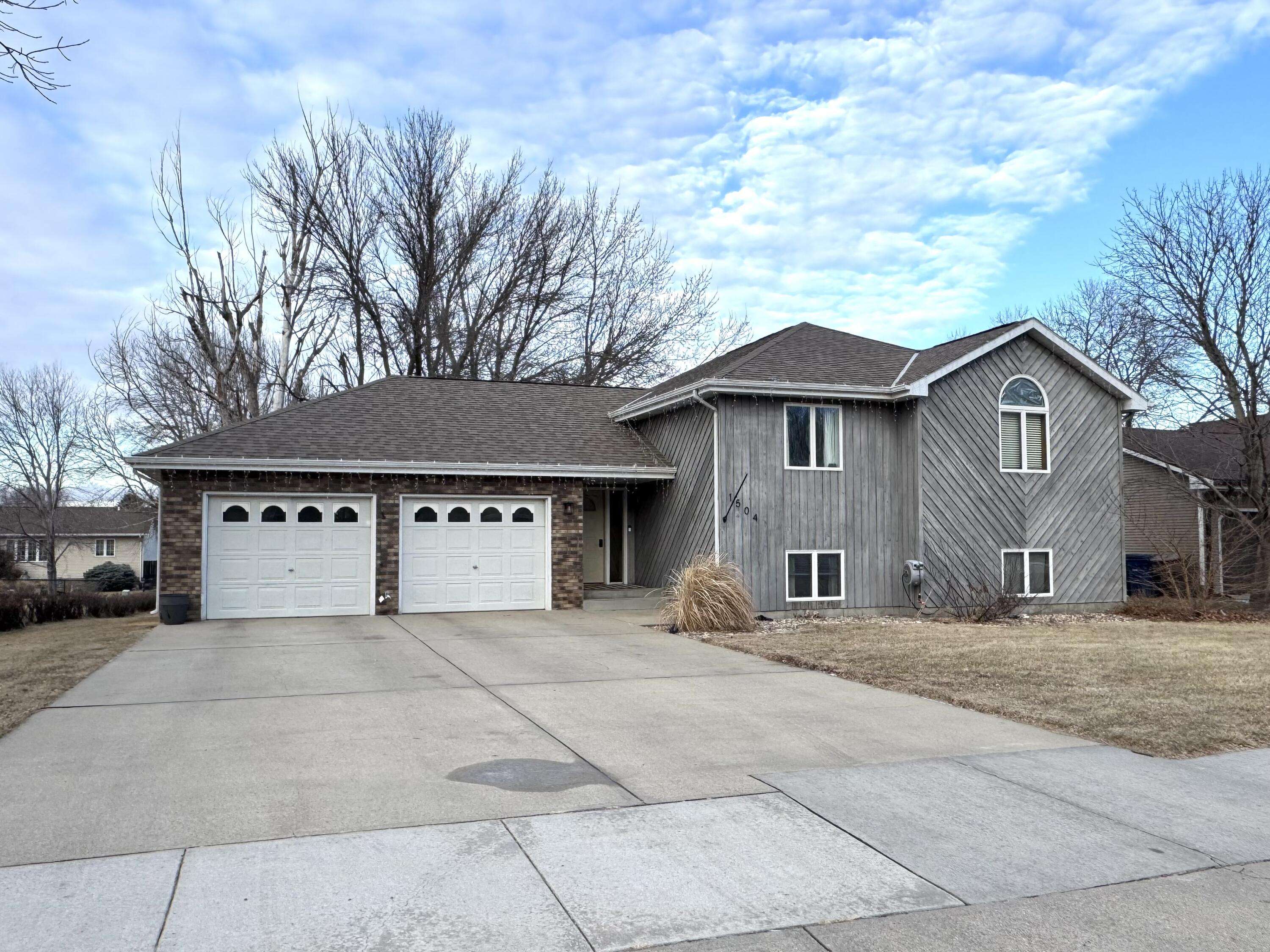 Mitchell, SD 57301,1504 Pebble Beach Rd