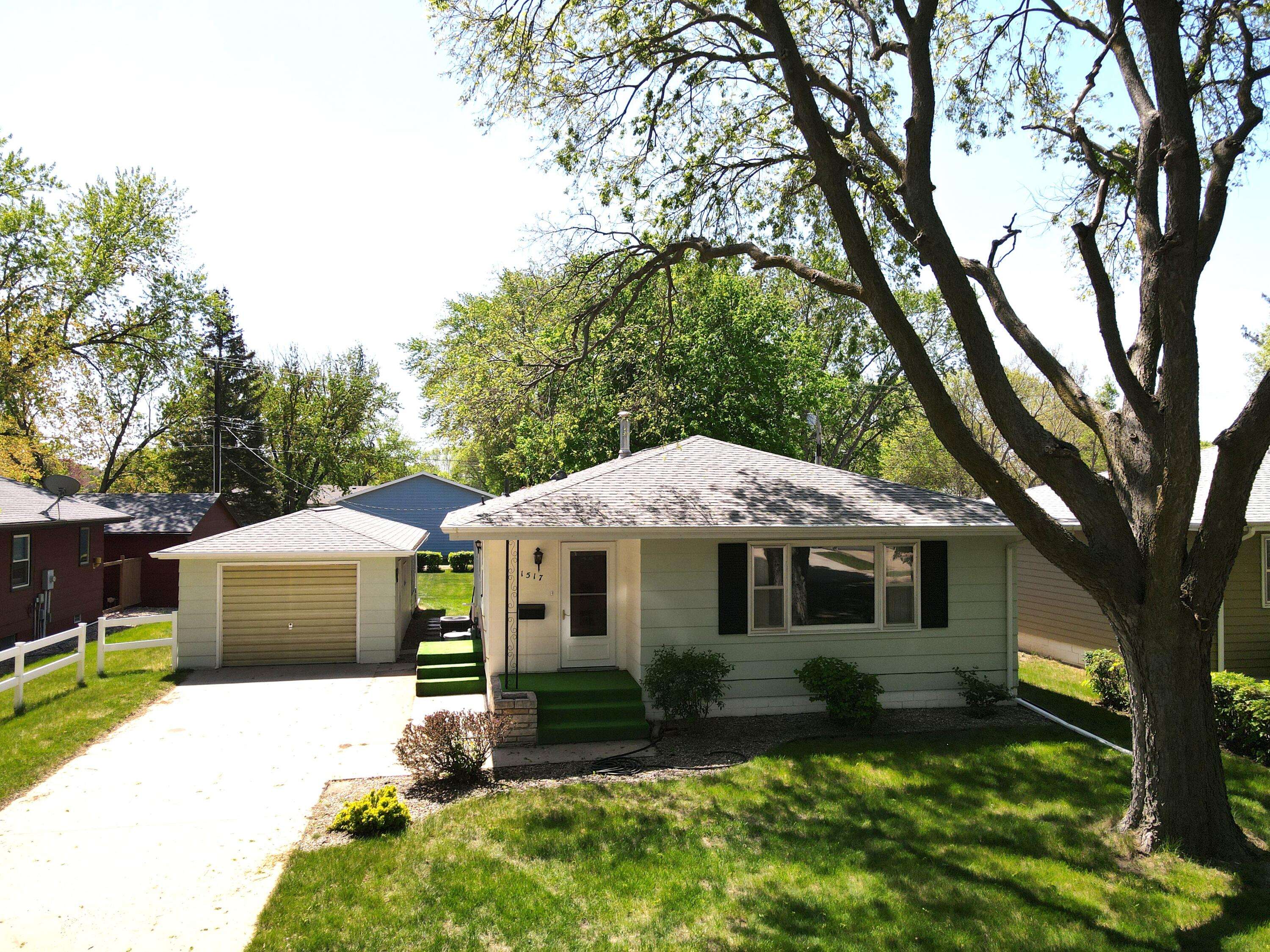 Mitchell, SD 57301,1517 E 4th Ave