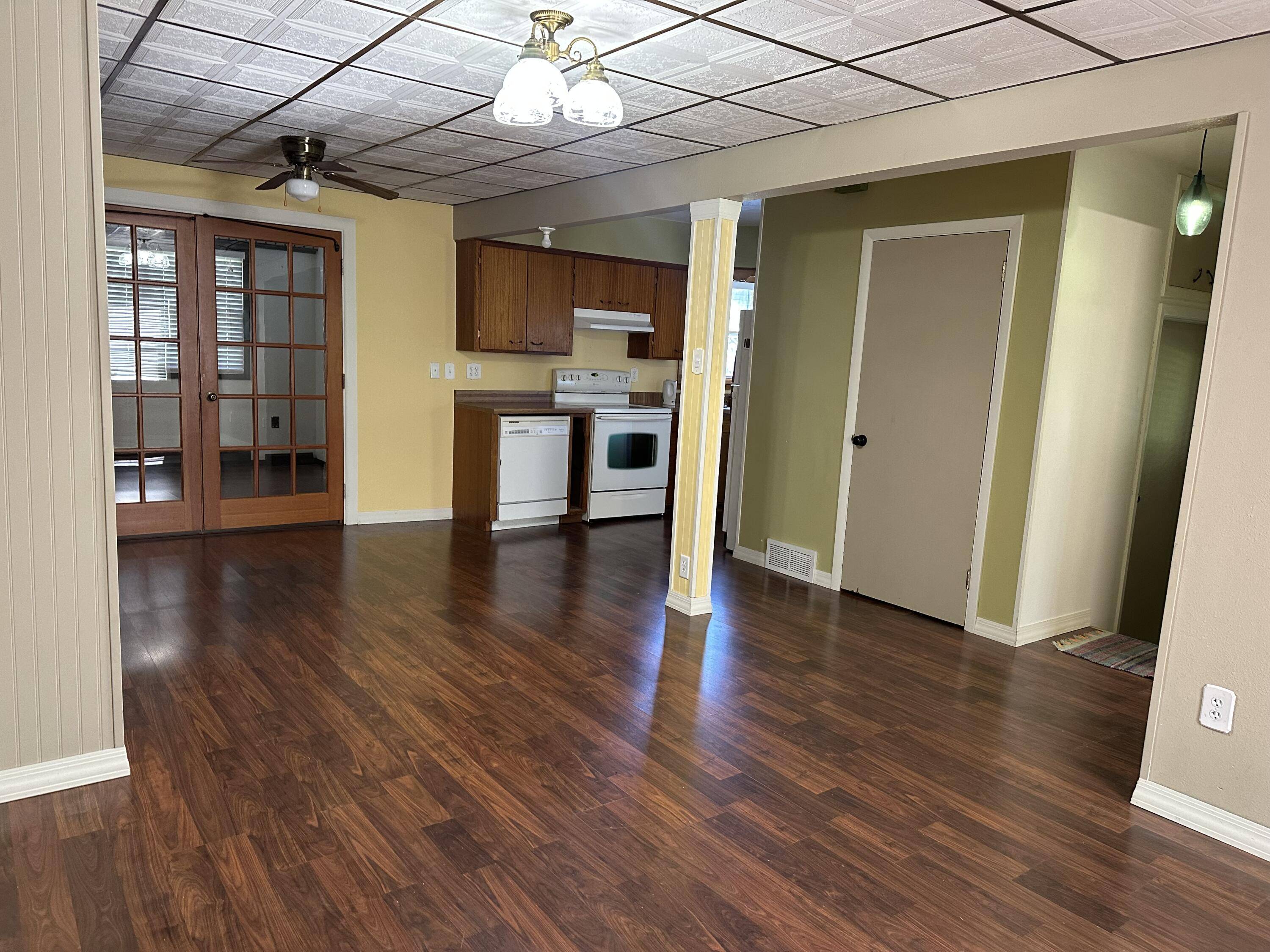 Mitchell, SD 57301,1025 E 7th Ave