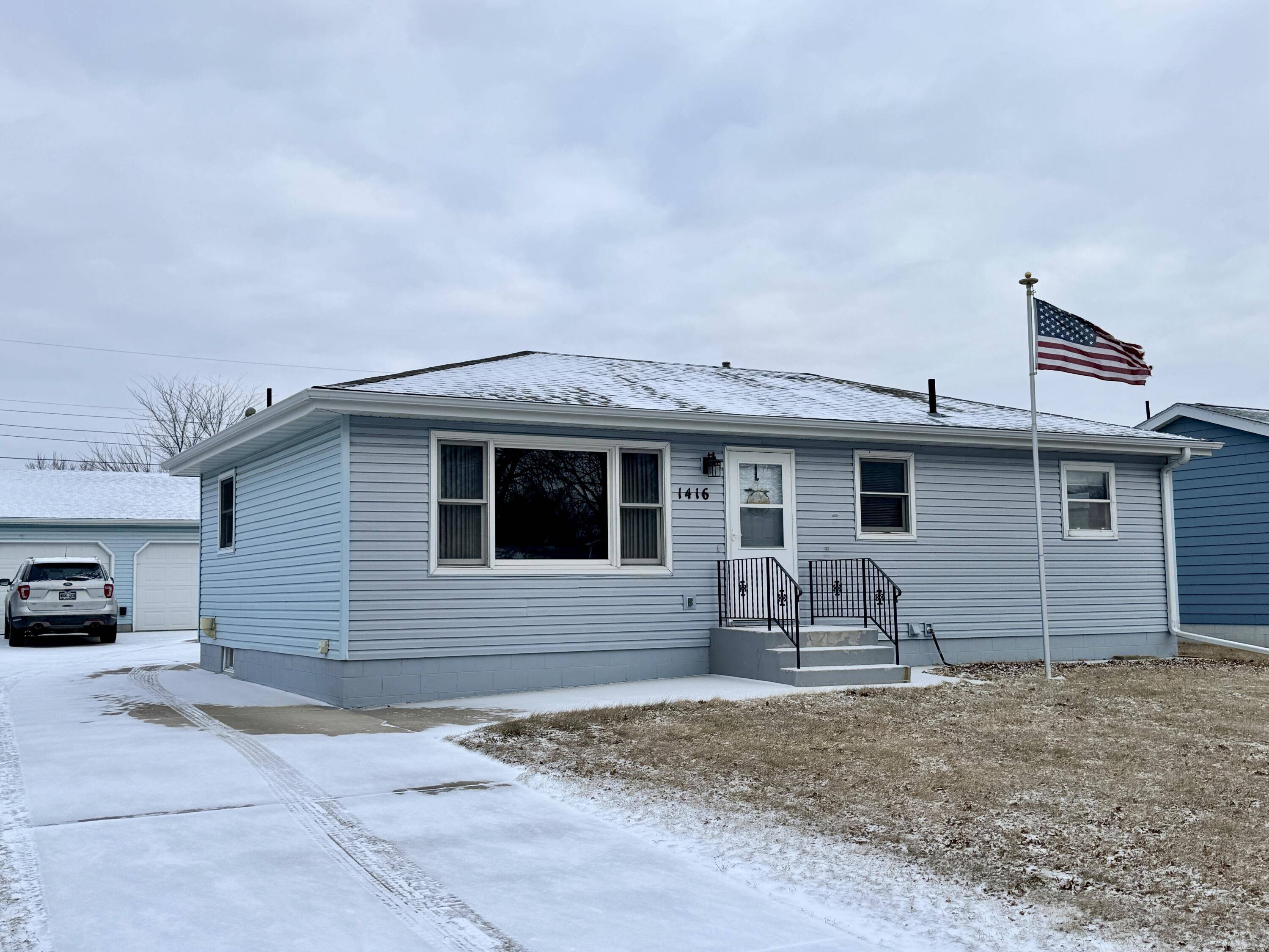 Mitchell, SD 57301,1416 E Hanson Ave