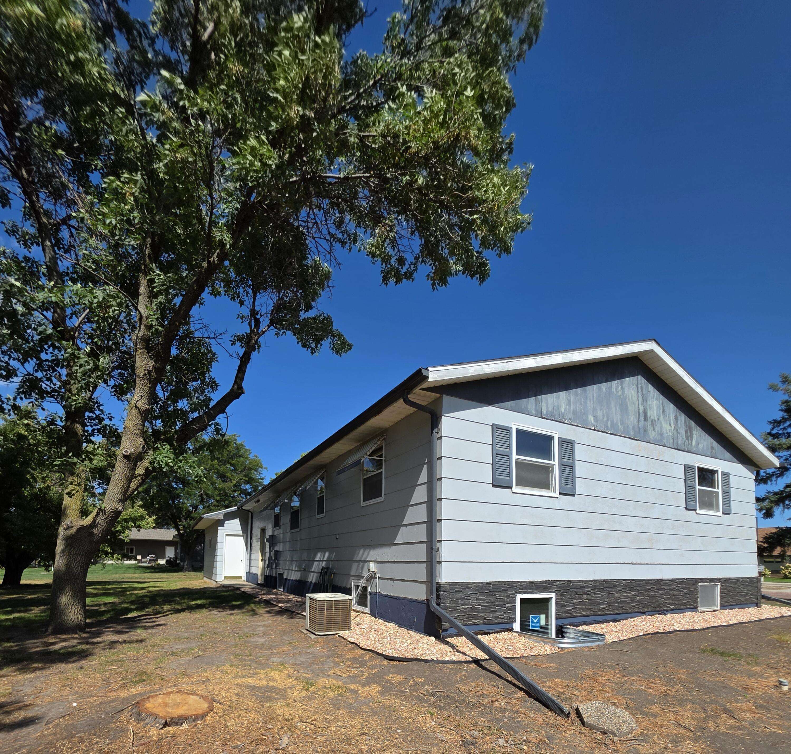Parkston, SD 57366,507 N Bismark St