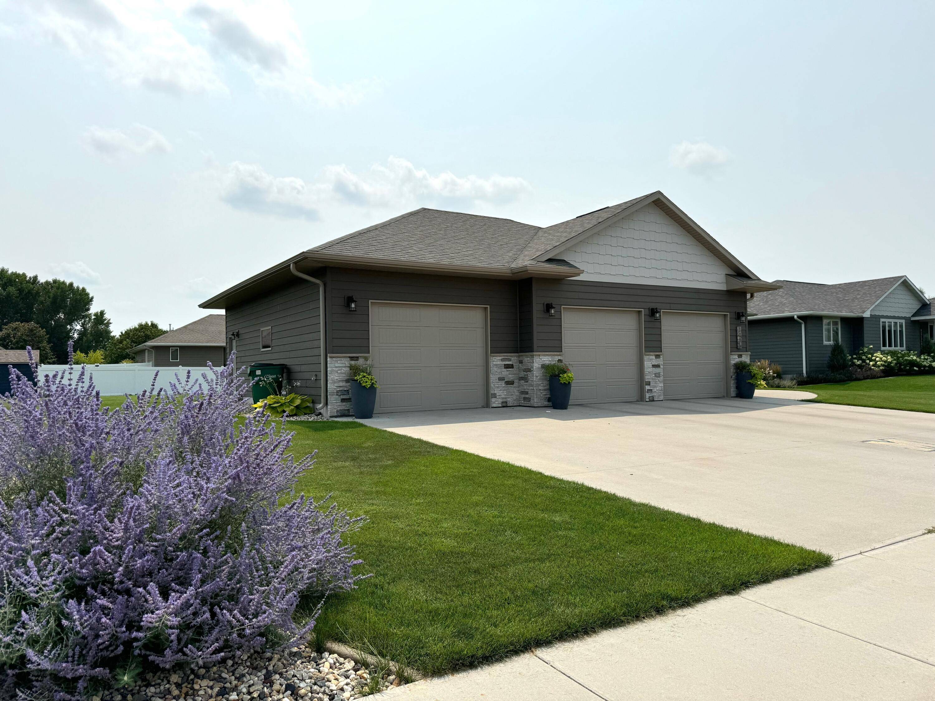 Mitchell, SD 57301,1435 Country Dr