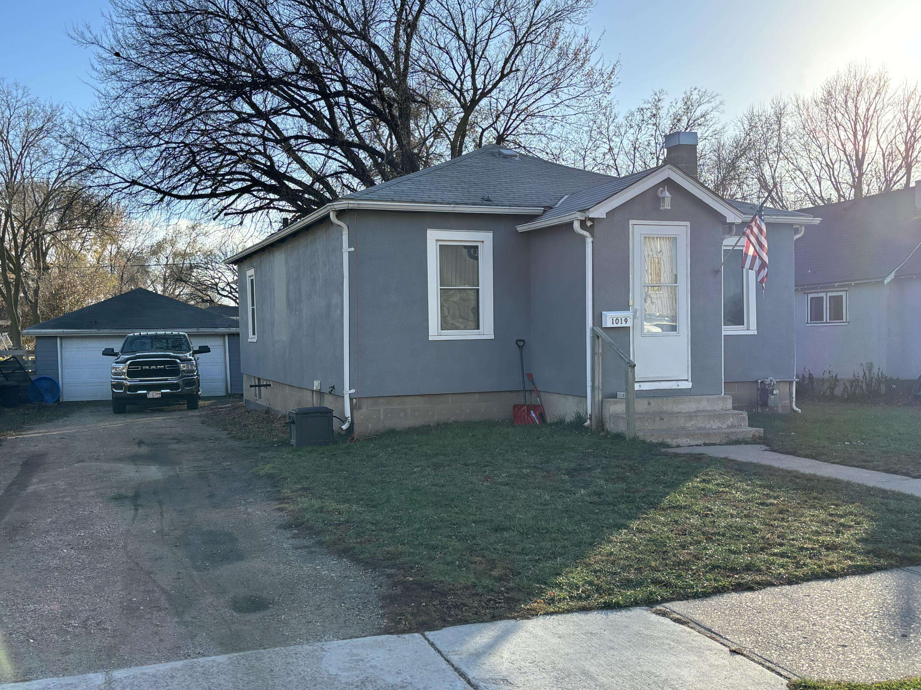 Mitchell, SD 57301,1019 W 7th St
