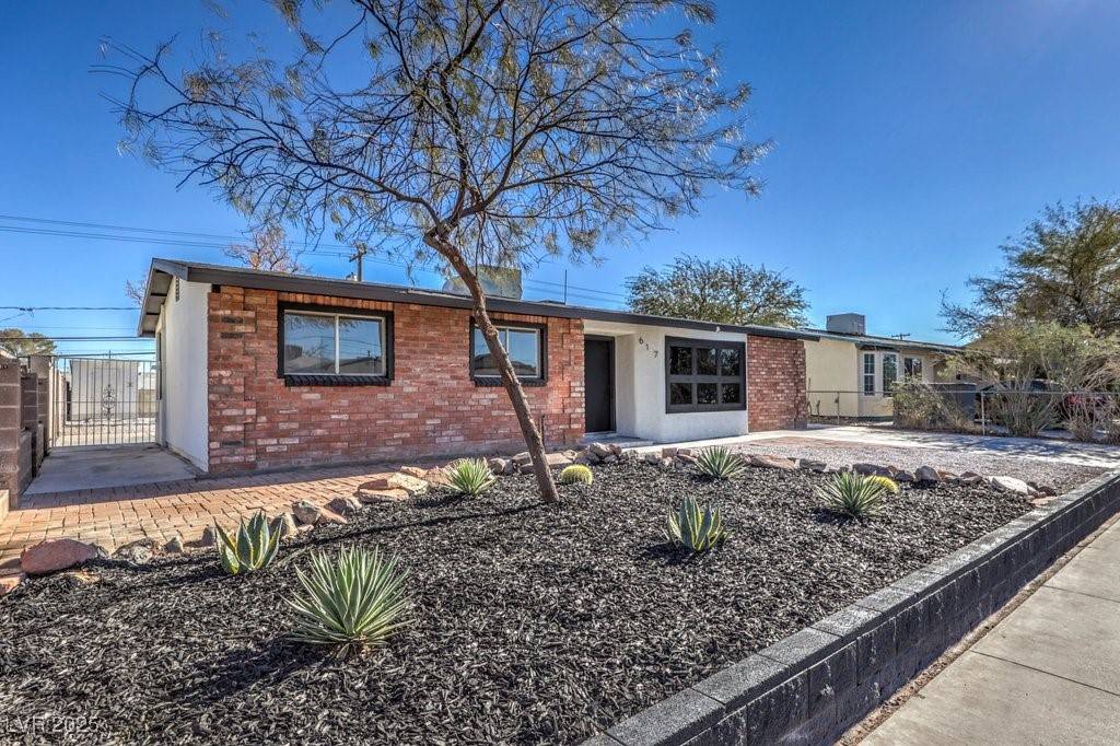 Las Vegas, NV 89107,617 Carpenter DR