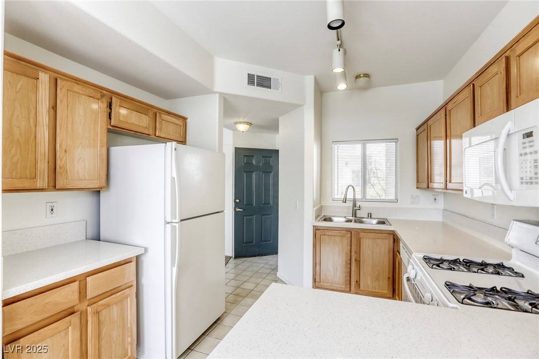 Las Vegas, NV 89128,2117 Echo Bay ST #102