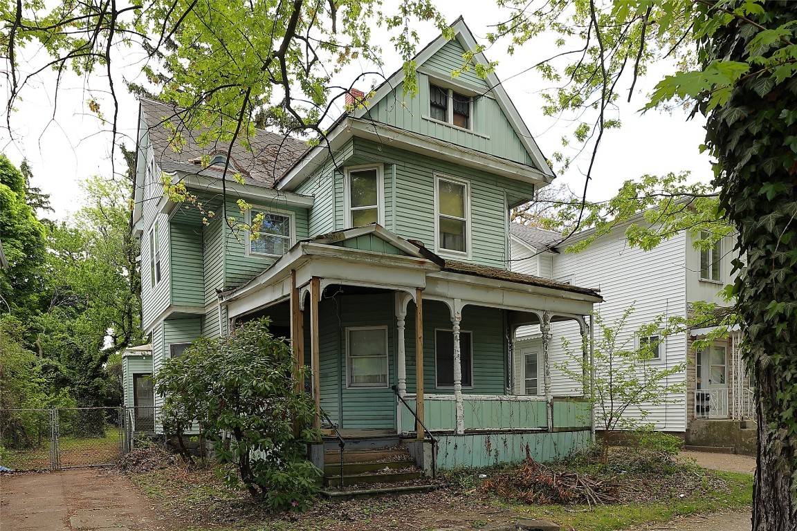 Erie, PA 16502,633 W 10TH ST