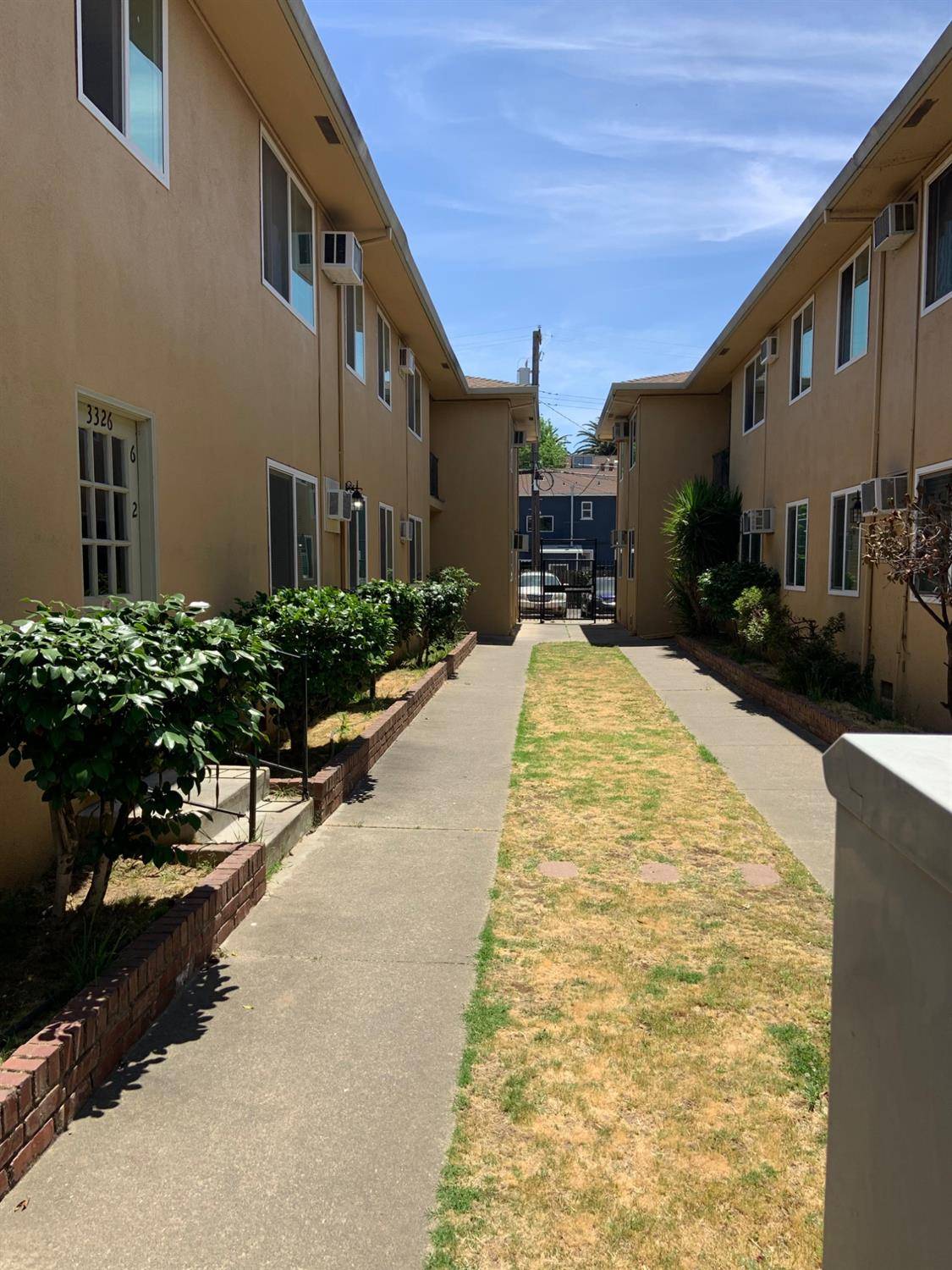 Sacramento, CA 95817,3322-3326 S Y ST