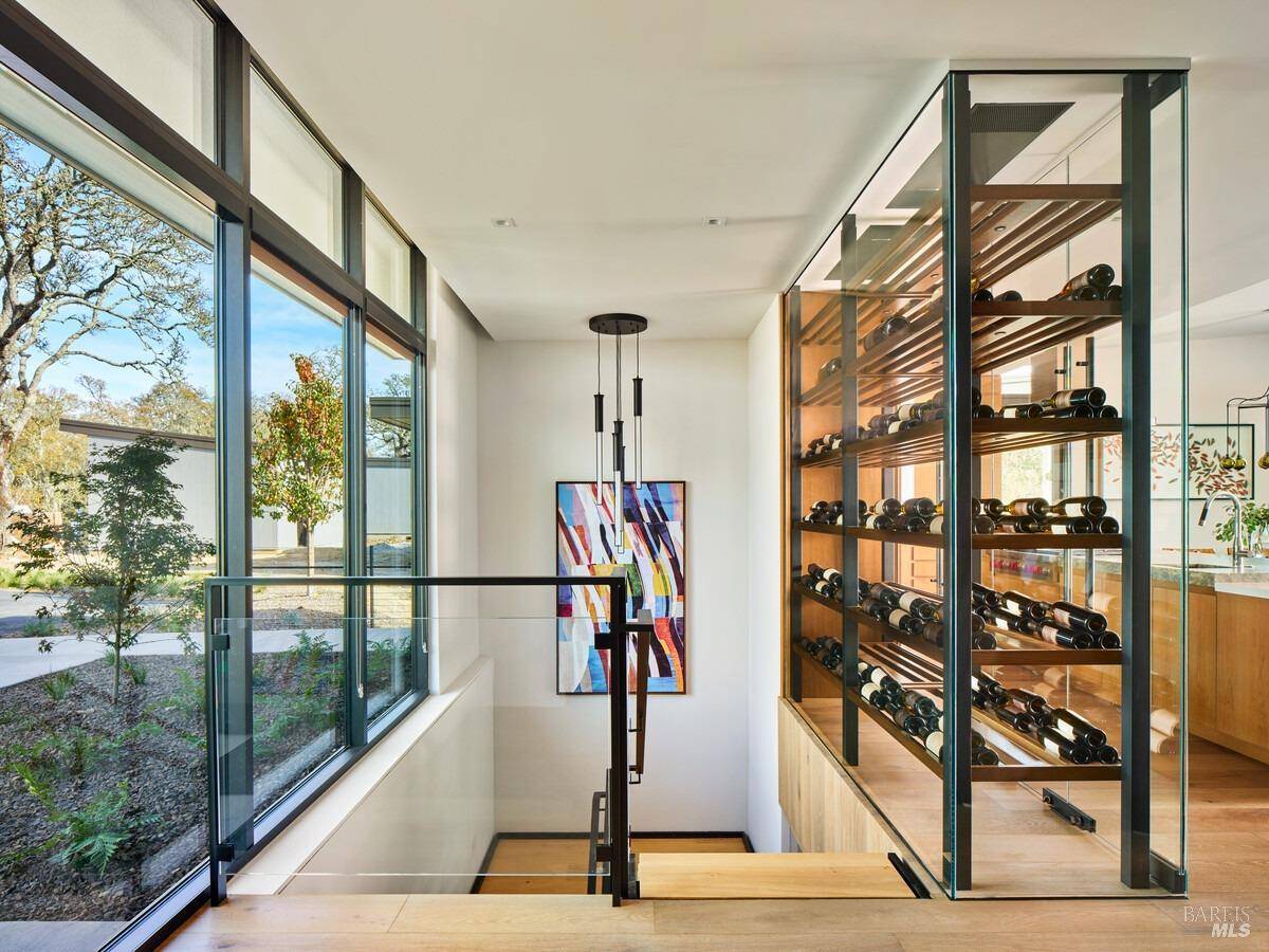 Healdsburg, CA 95448,230 Sumac CT
