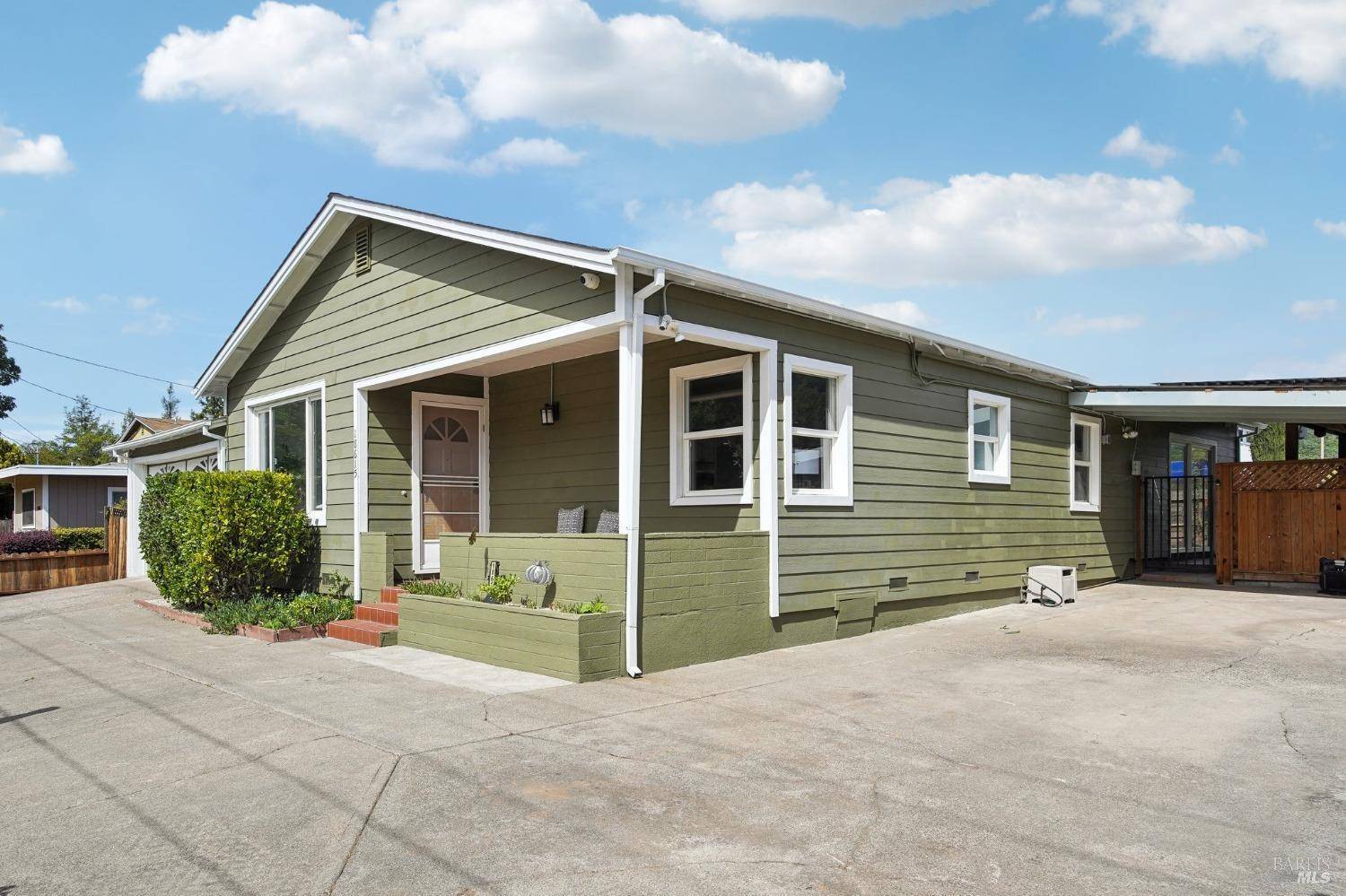 Sonoma, CA 95476,18615 Manzanita RD