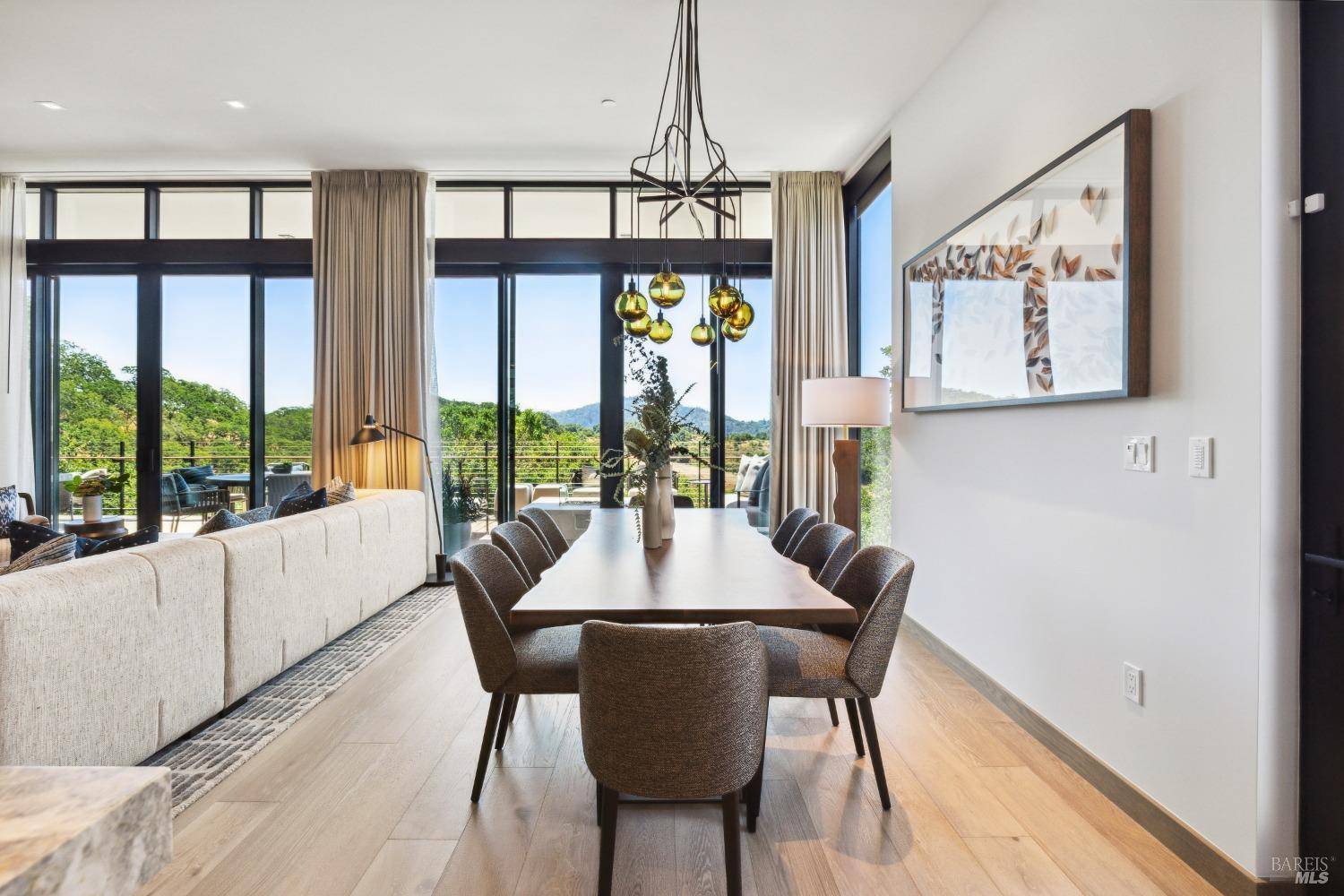 Healdsburg, CA 95448,210 E Sumac CT