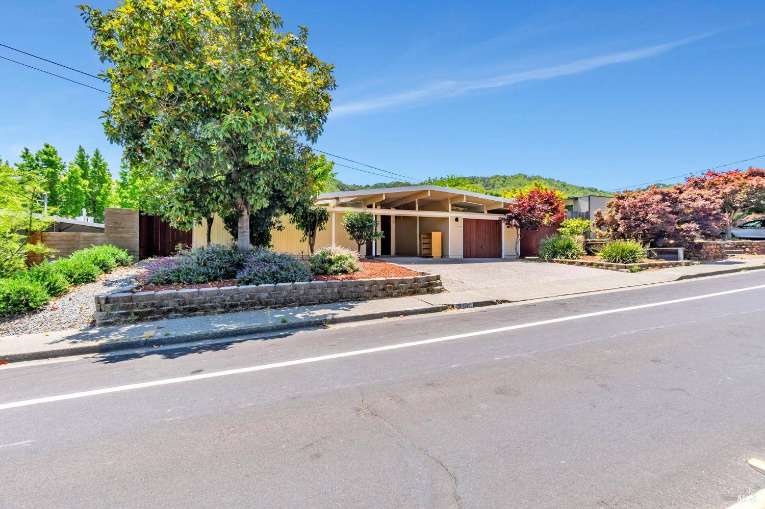 San Rafael, CA 94030,915 Del Ganado RD