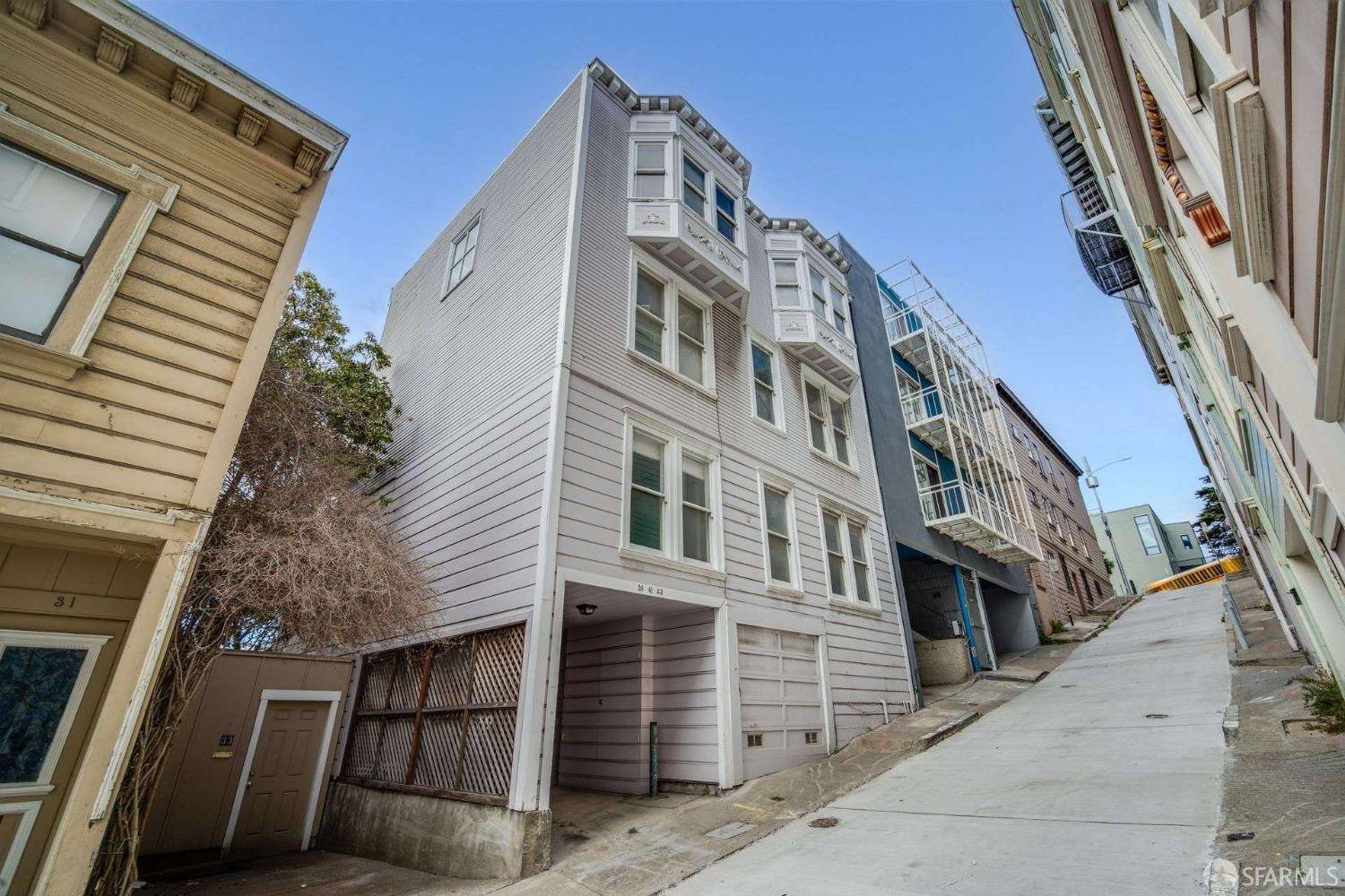 San Francisco, CA 94133,39-43 Genoa PL