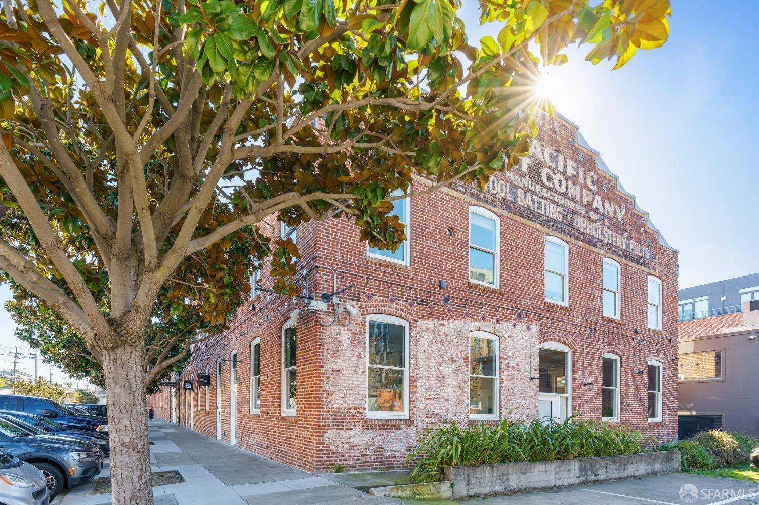 San Francisco, CA 94110,720 York ST #109