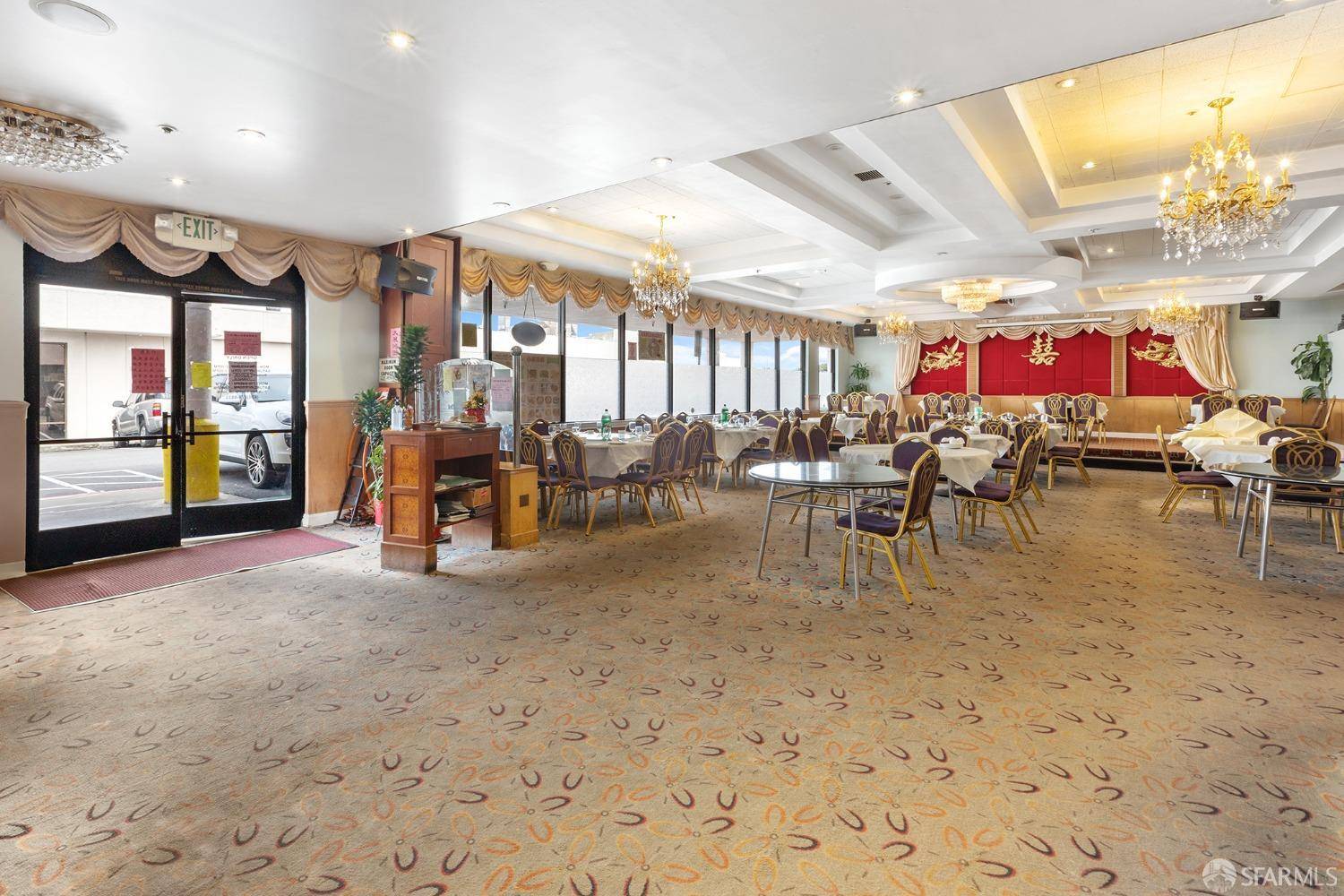 Daly City, CA 94015,950 King DR #100