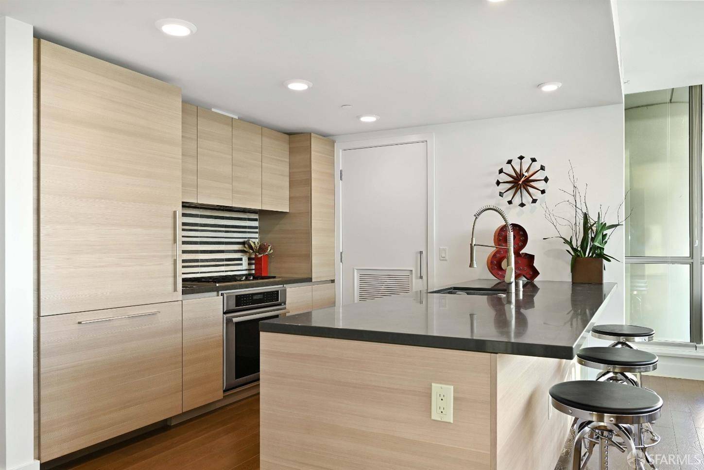 San Francisco, CA 94158,718 Long Bridge ST #423
