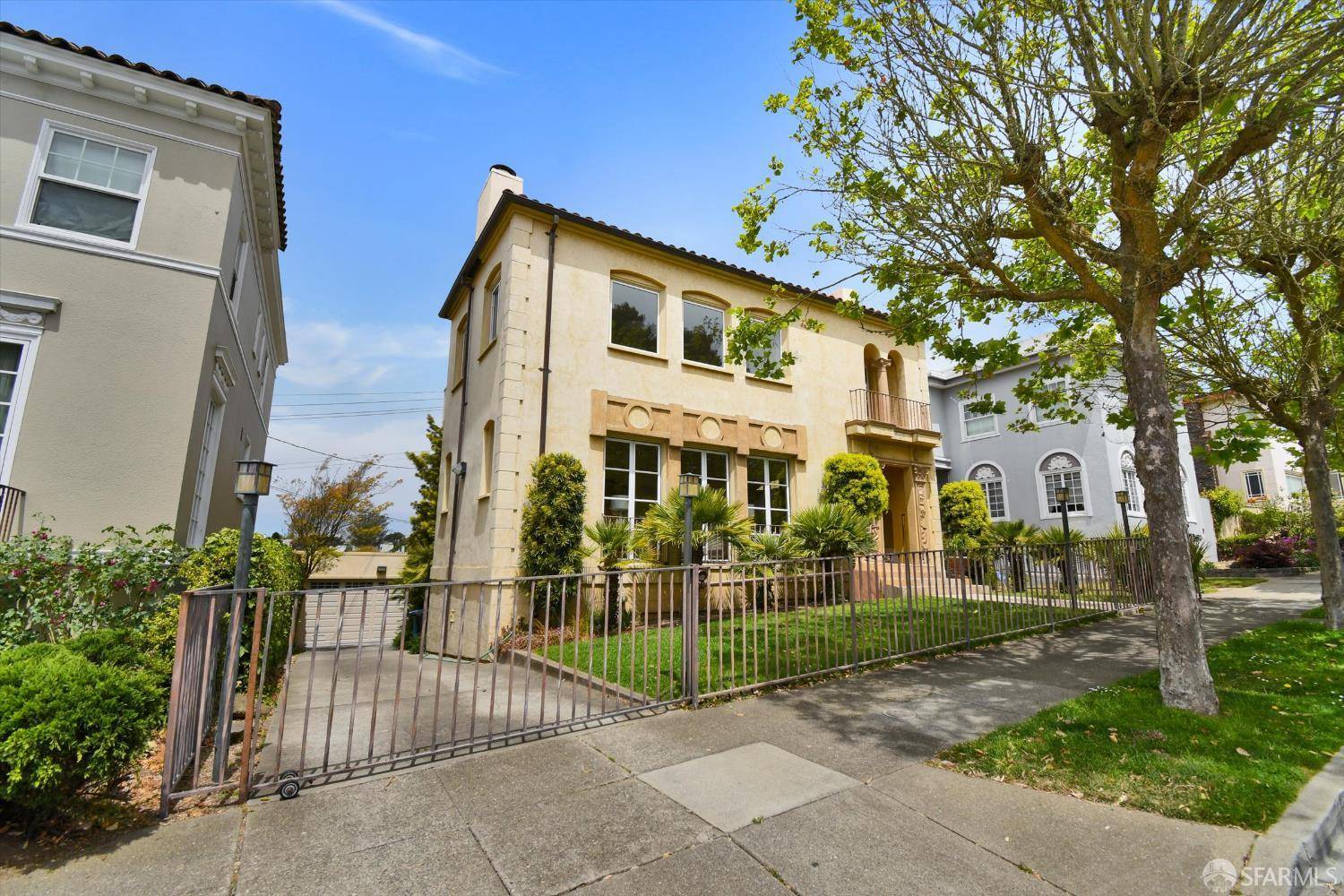 San Francisco, CA 94127,1414 Portola DR