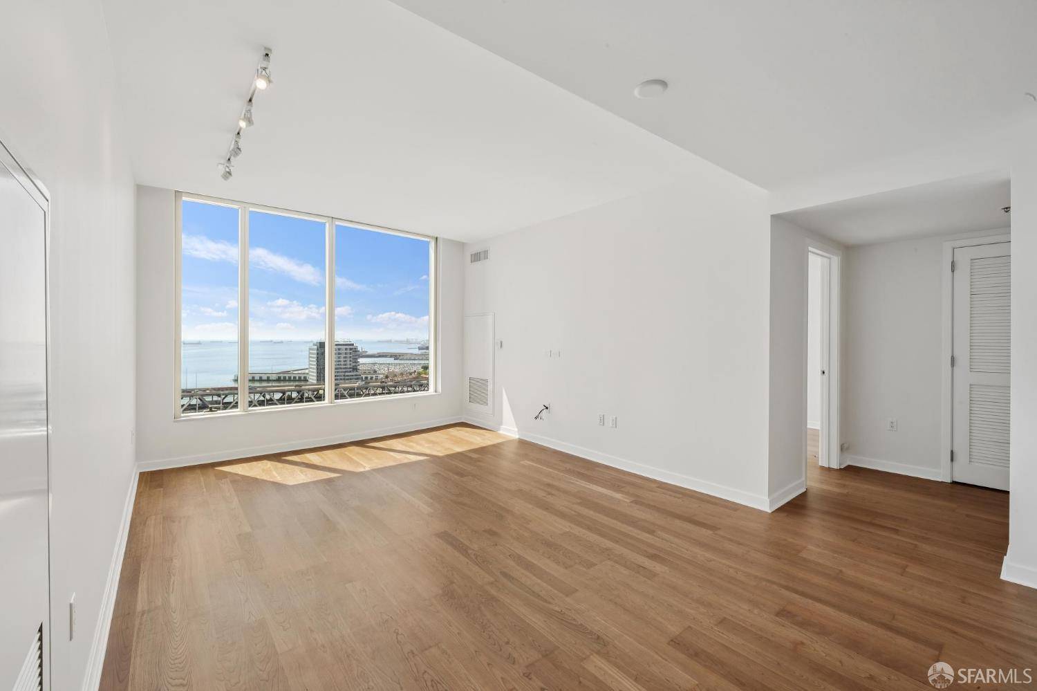 San Francisco, CA 94105,301 Main ST #27E
