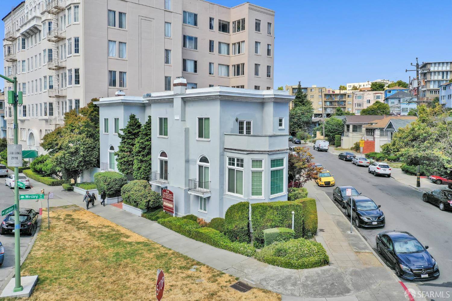 Oakland, CA 94606,2108 Lakeshore AVE