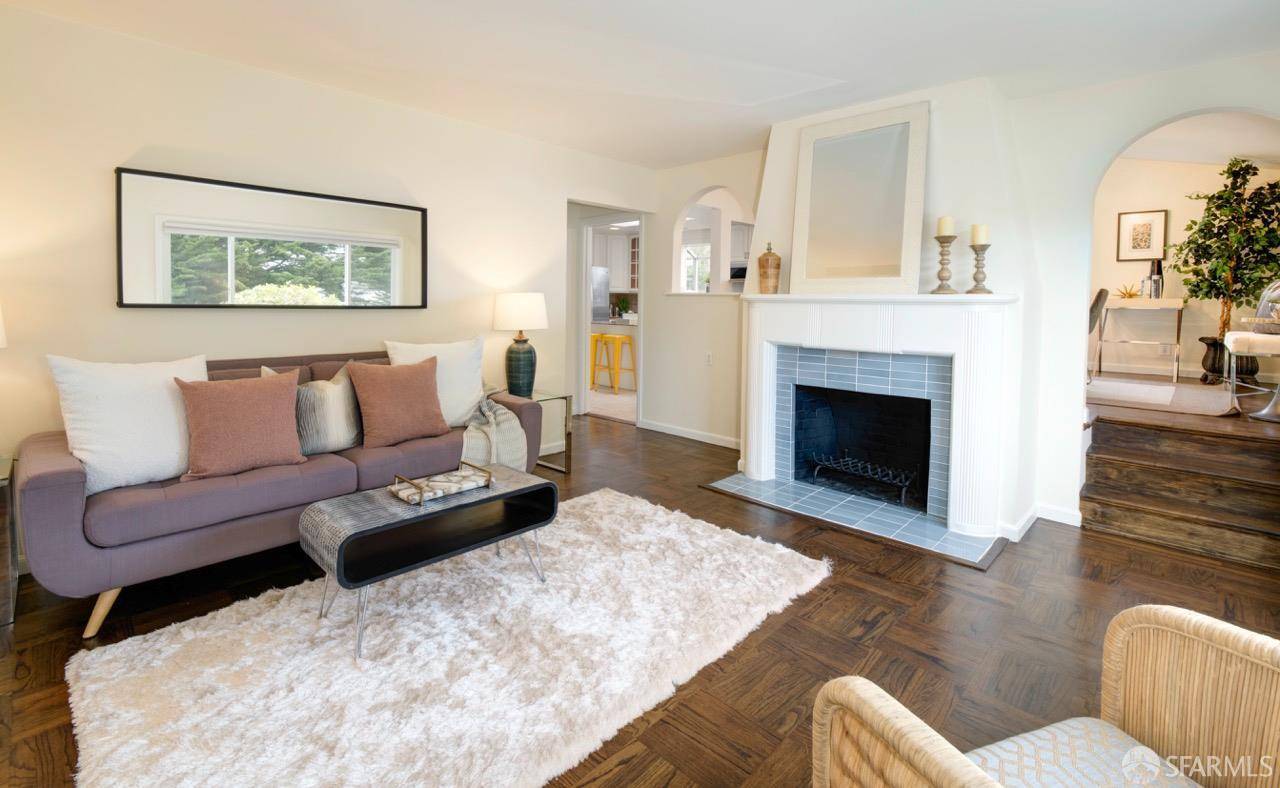 Pacifica, CA 94044,636 Edgemar AVE