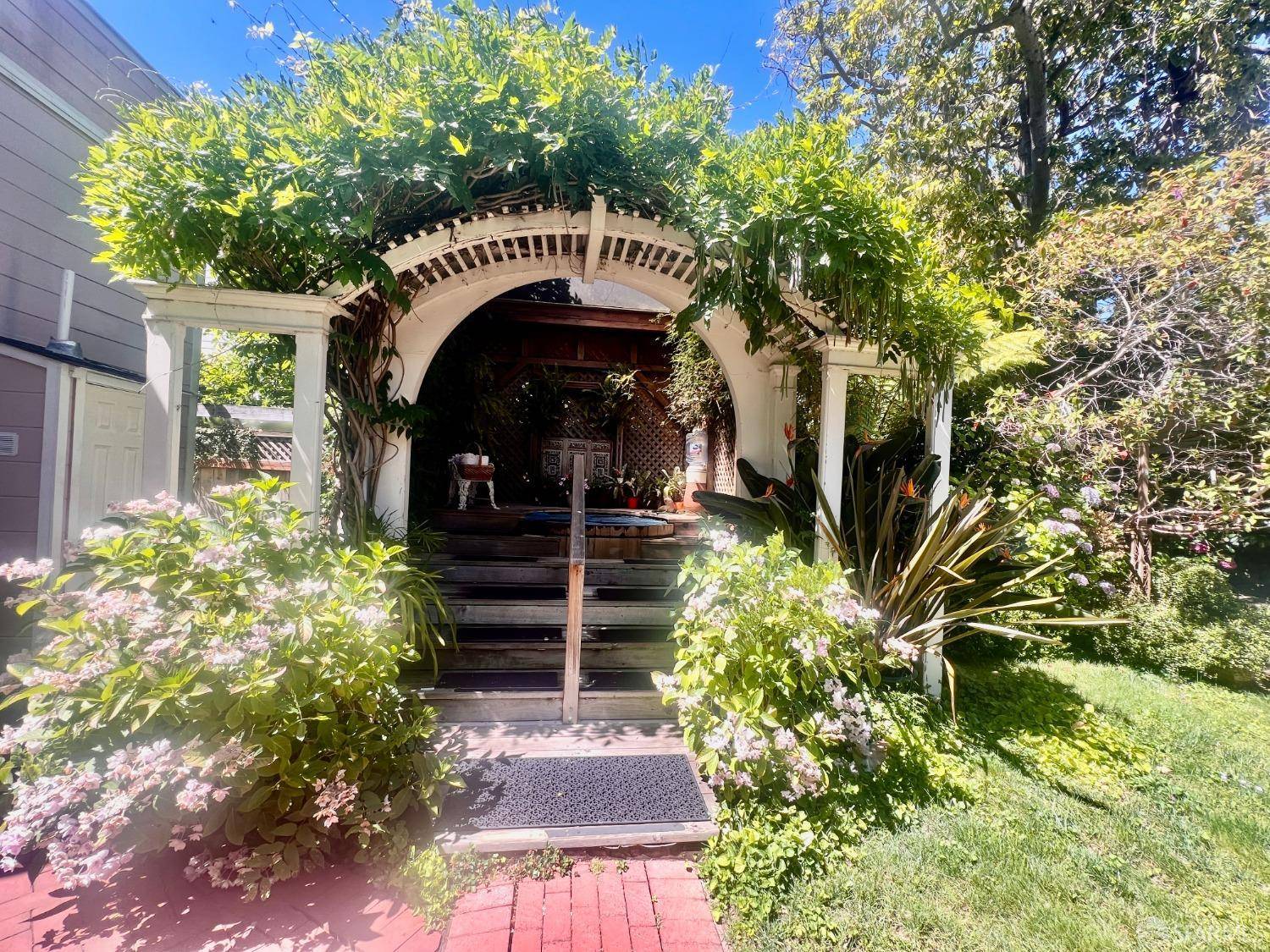 San Francisco, CA 94110,943 S South Van Ness AVE