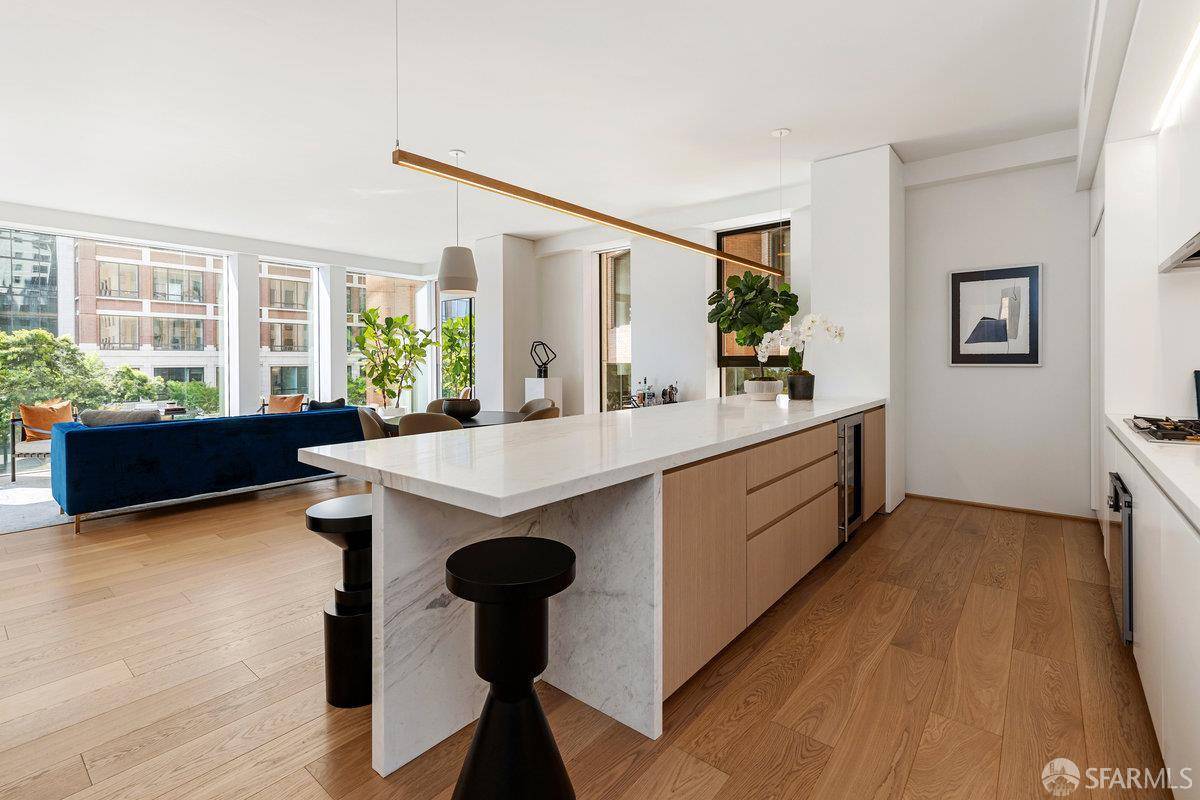 San Francisco, CA 94105,1 Steuart LN #305