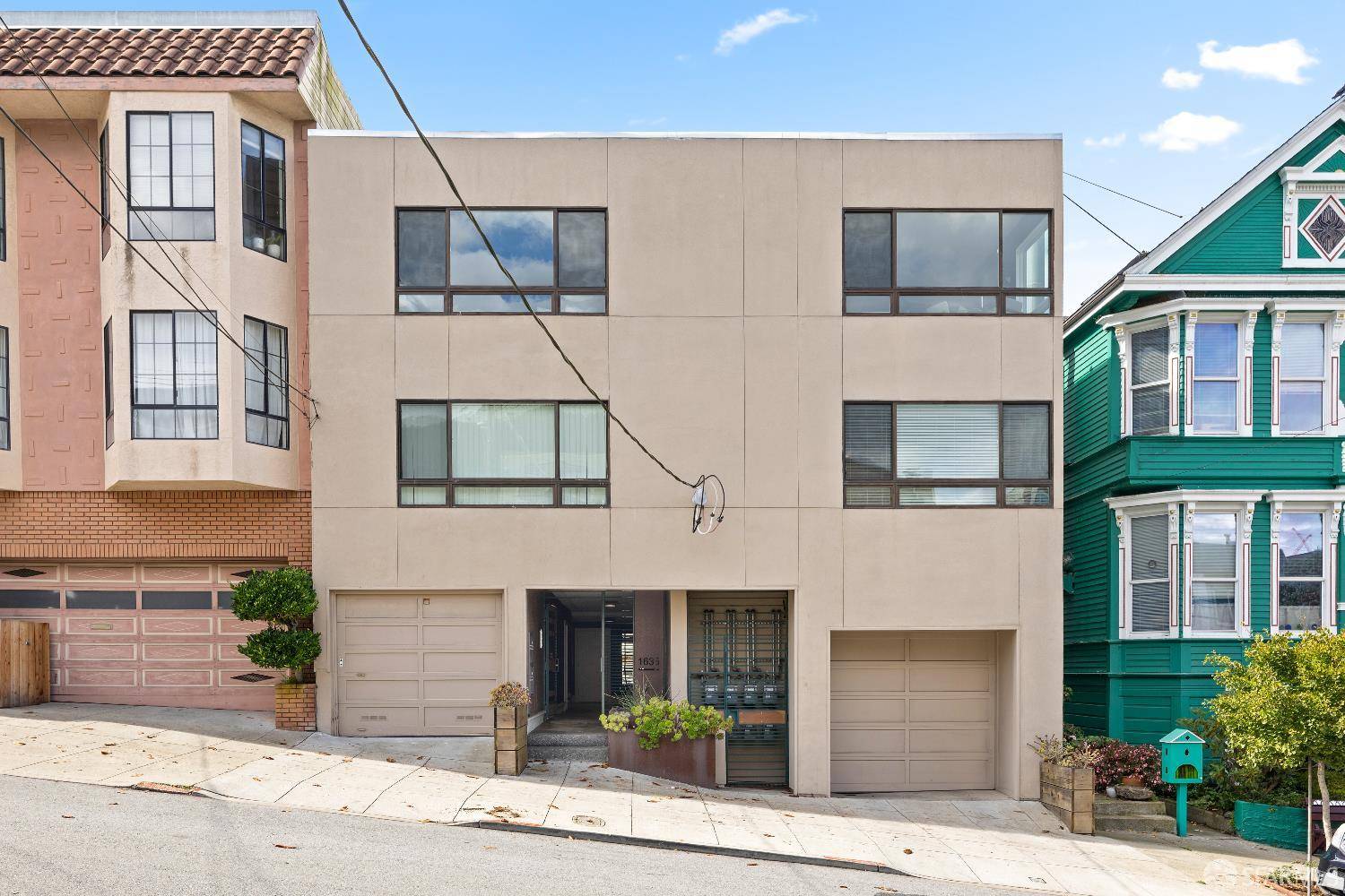 San Francisco, CA 94122,1635 10th AVE #5