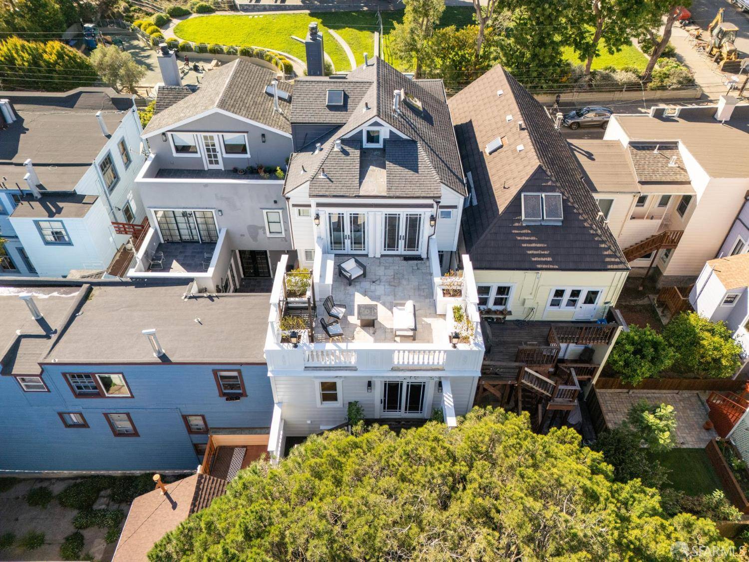 San Francisco, CA 94114,729 Douglass ST