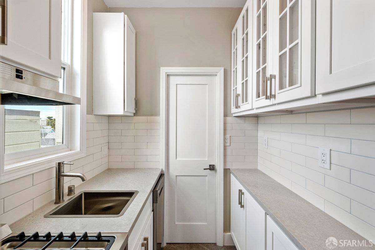 San Francisco, CA 94117,370 Frederick ST