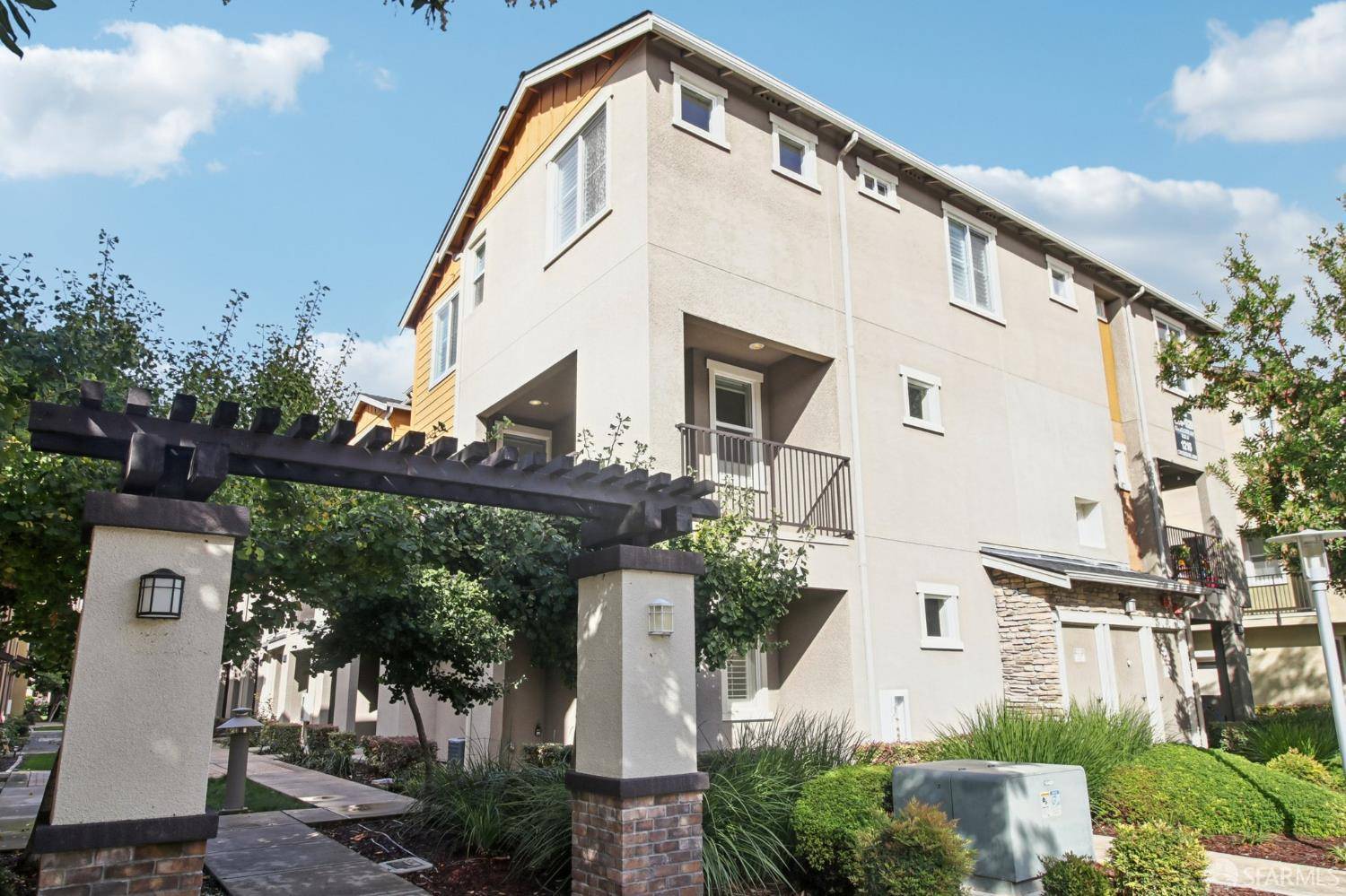 Milpitas, CA 95035,1297 Coyote Creek WAY