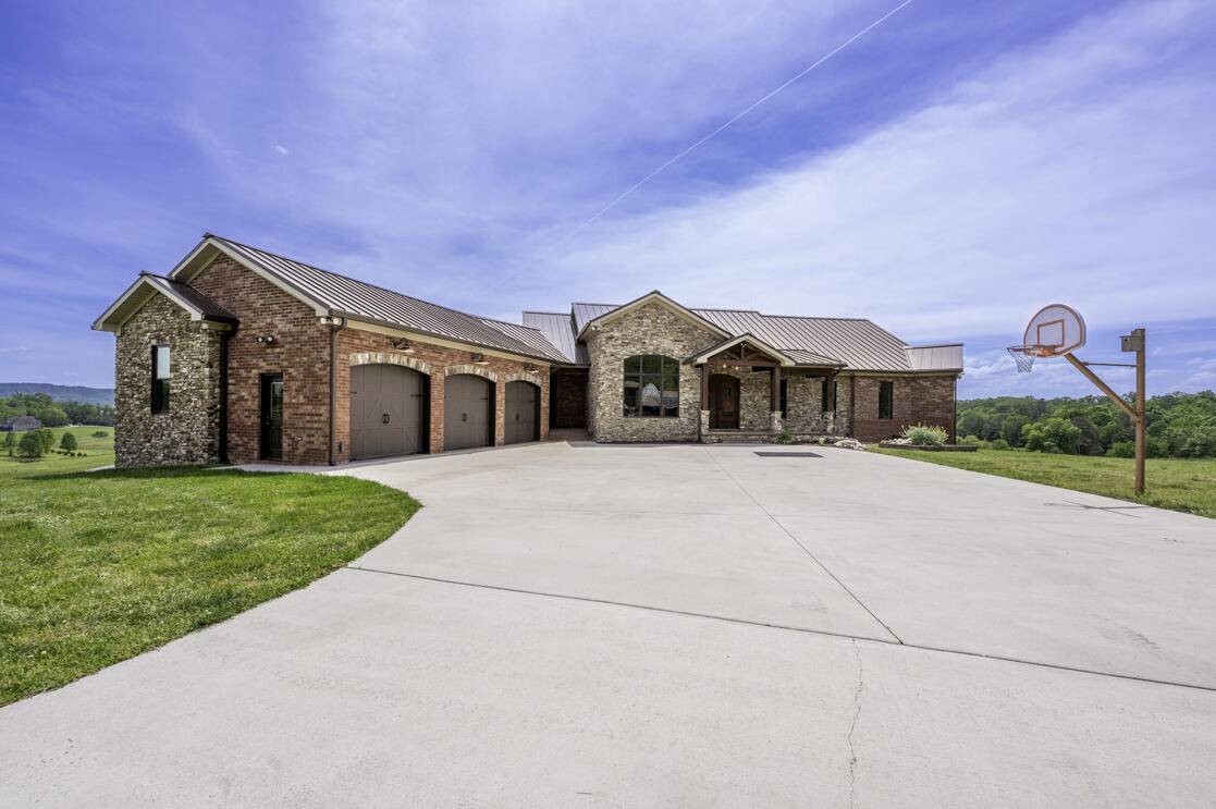 Ooltewah, TN 37363,10677 Quarter Horse LN