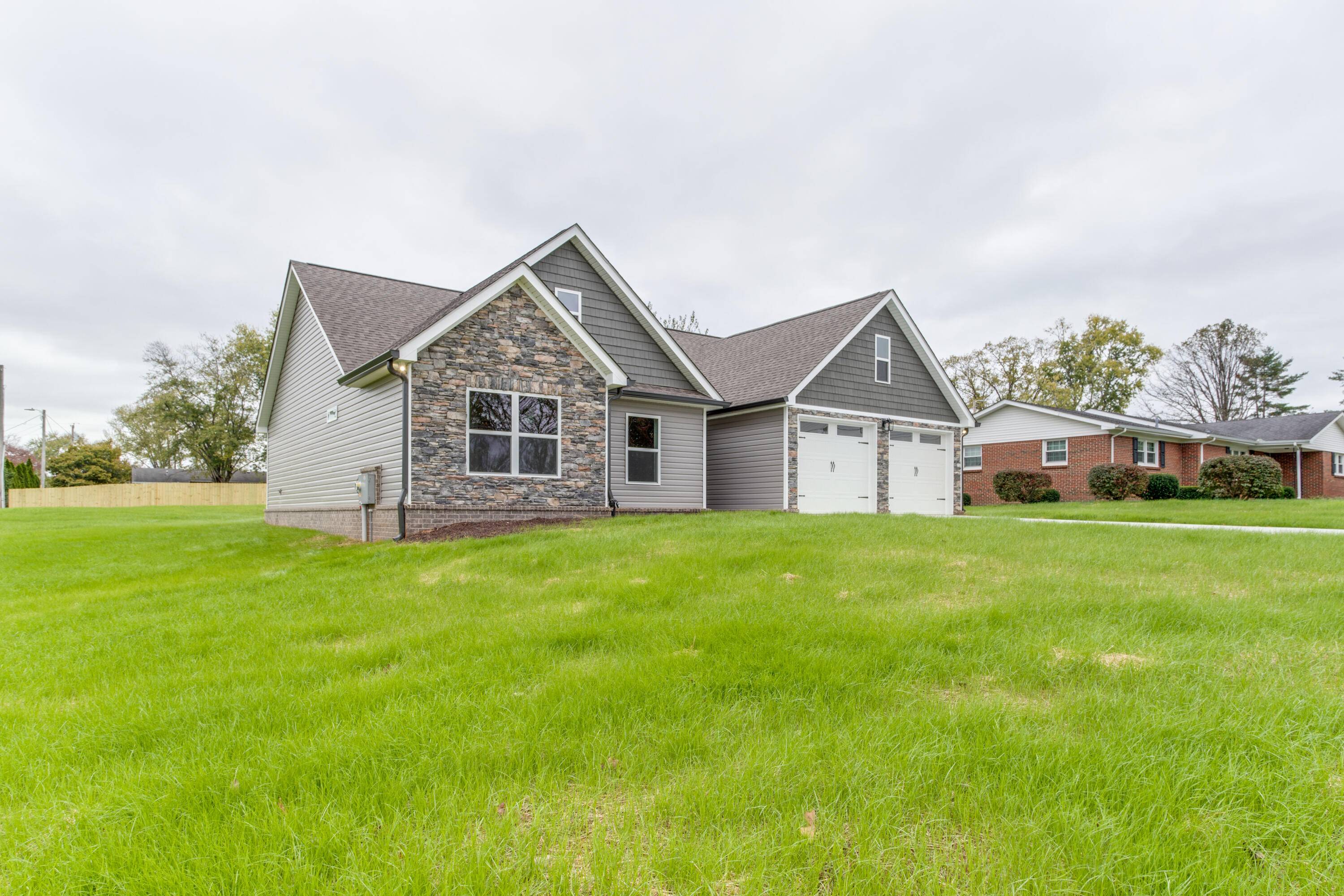 Mcminnville, TN 37110,208 Moss DR