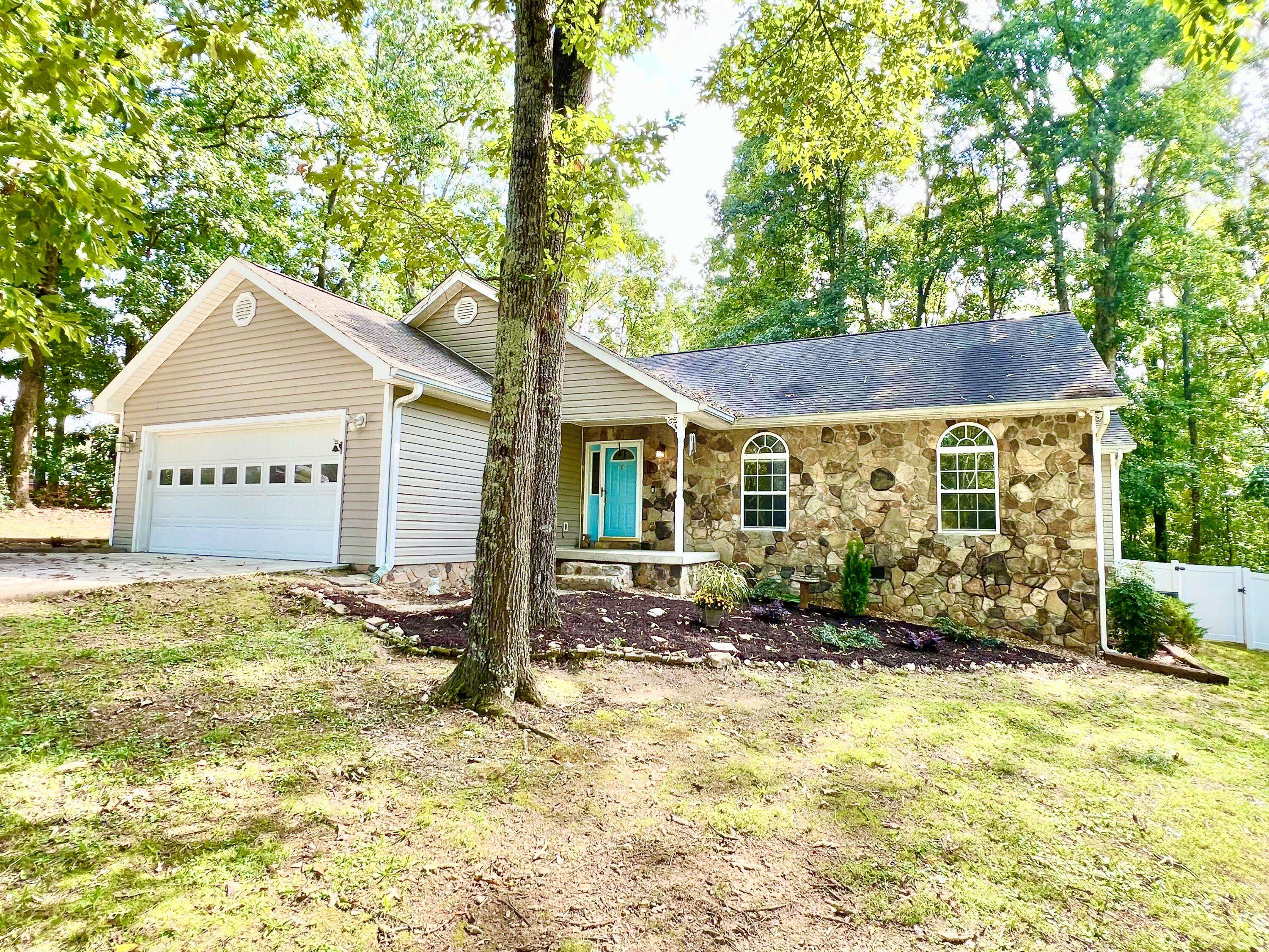 Charleston, TN 37310,112 Maple CT