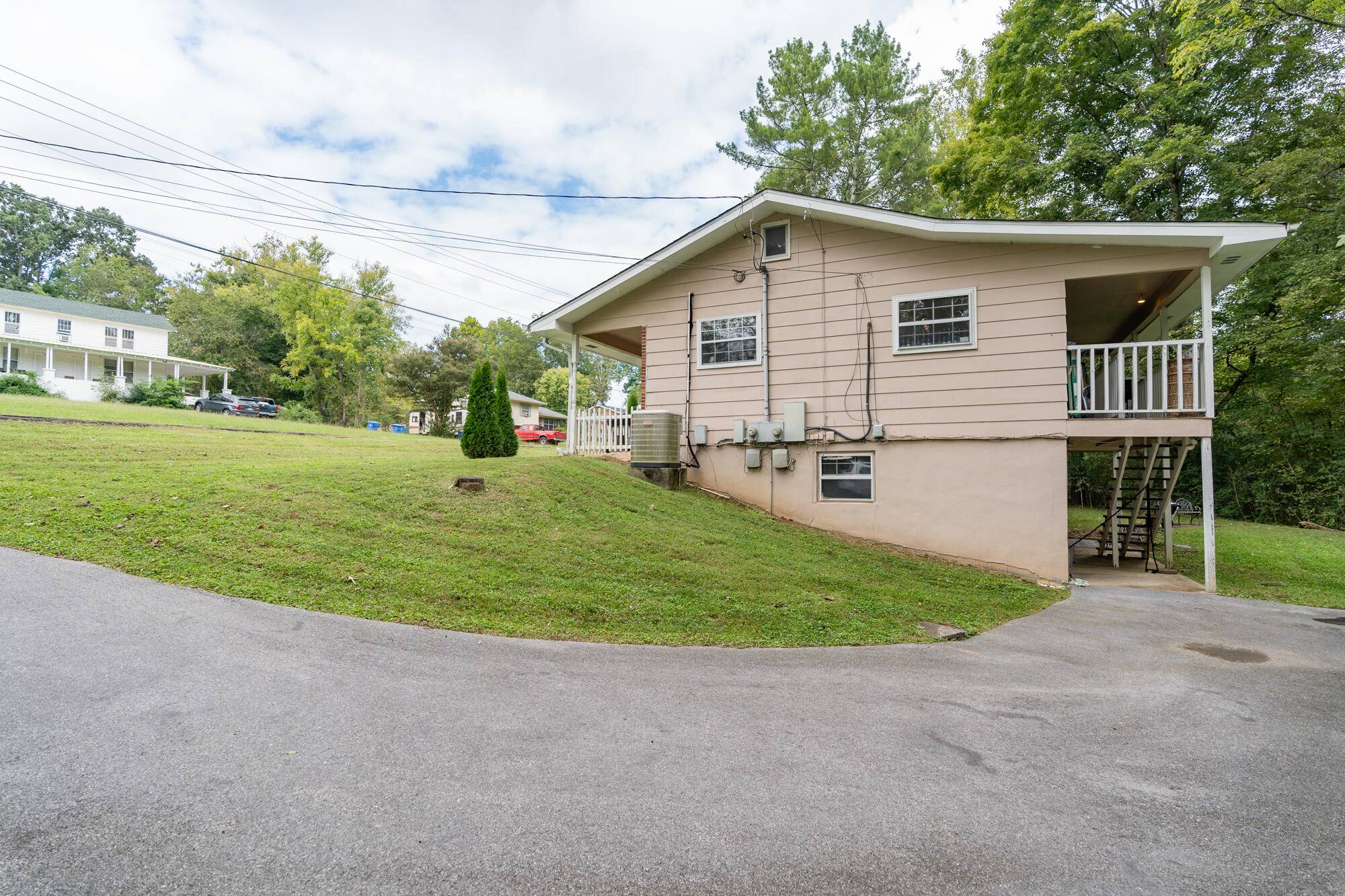 Ooltewah, TN 37363,5574 Tallant RD