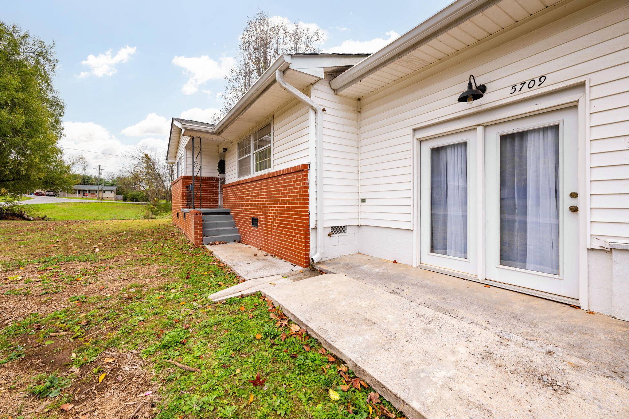 Ooltewah, TN 37363,5709 Whittenberg ST