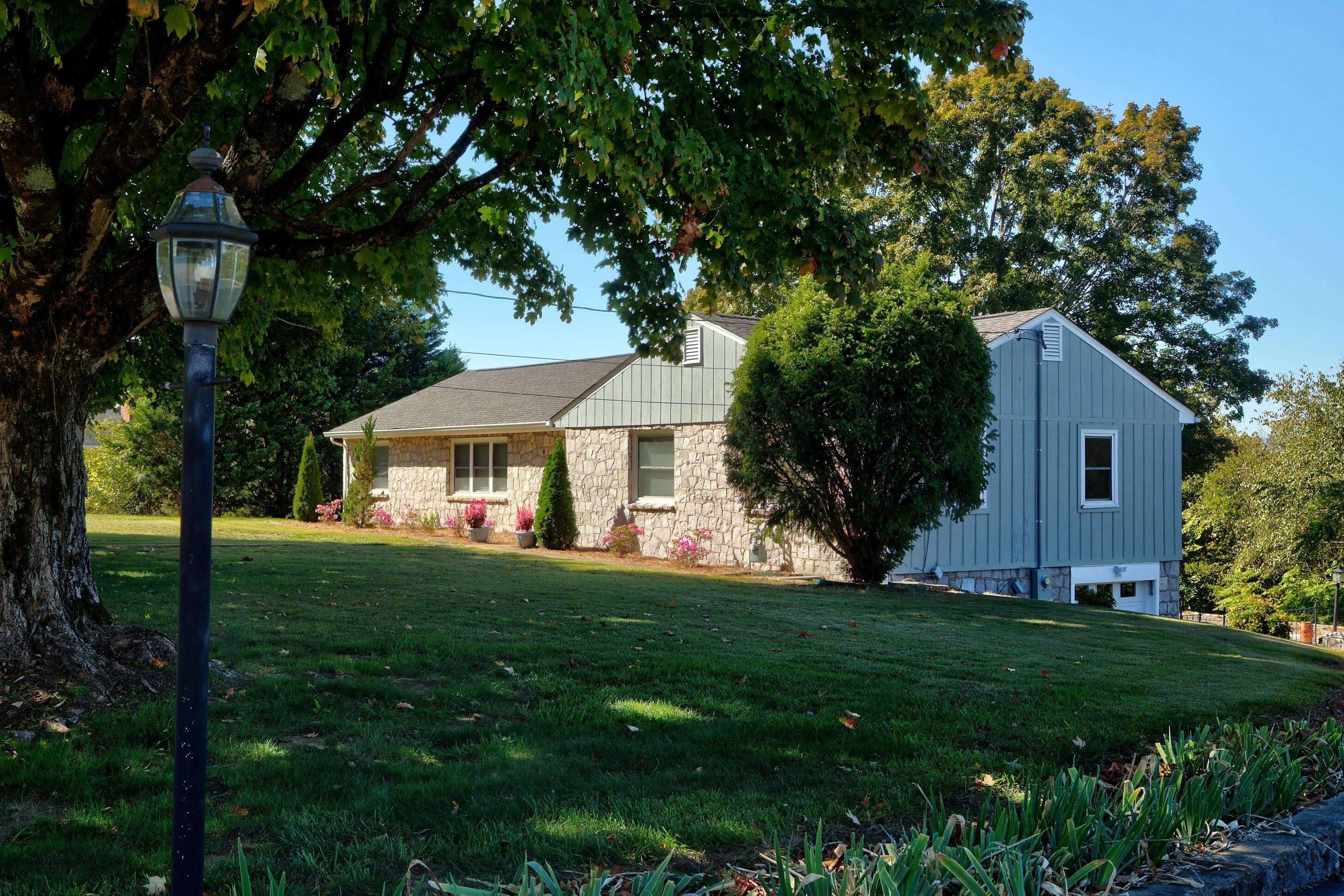 Chattanooga, TN 37412,917 Harris LN