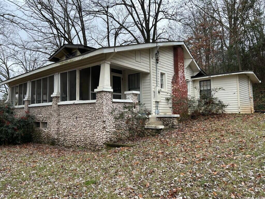 Chattanooga, TN 37415,225 Autumn DR