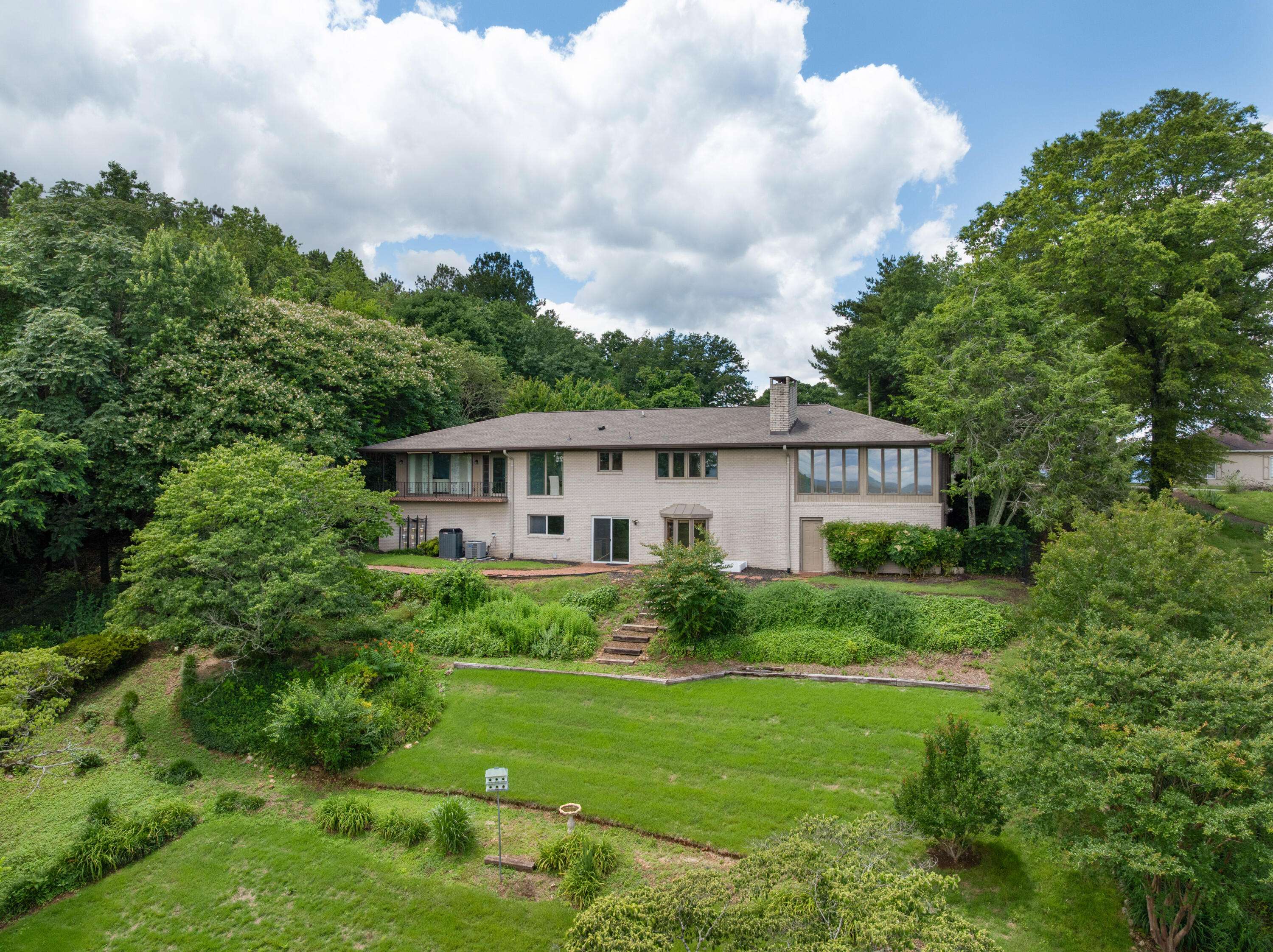 Chattanooga, TN 37404,540 Crest CT