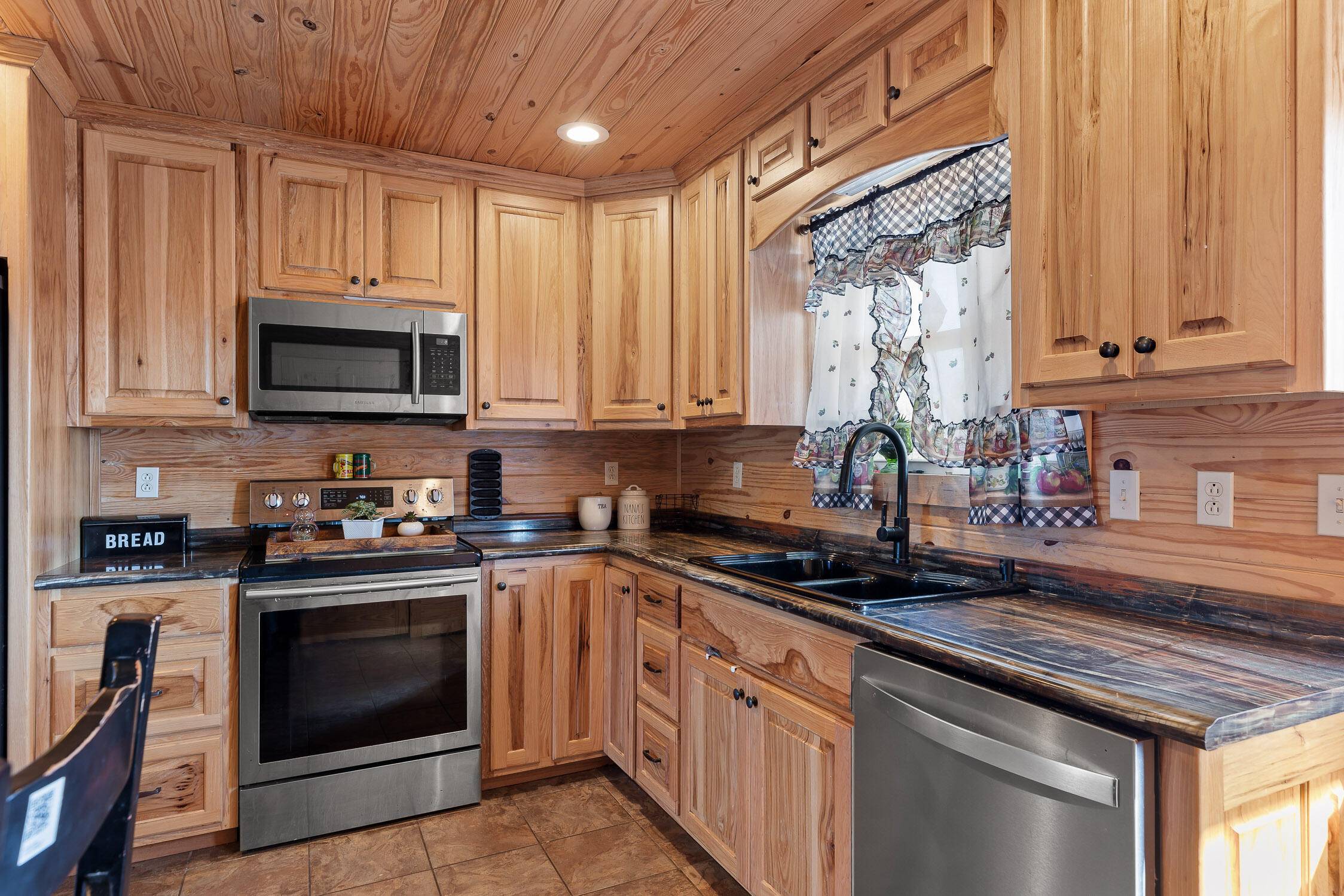 Flat Rock, AL 35966,540 County Road 685