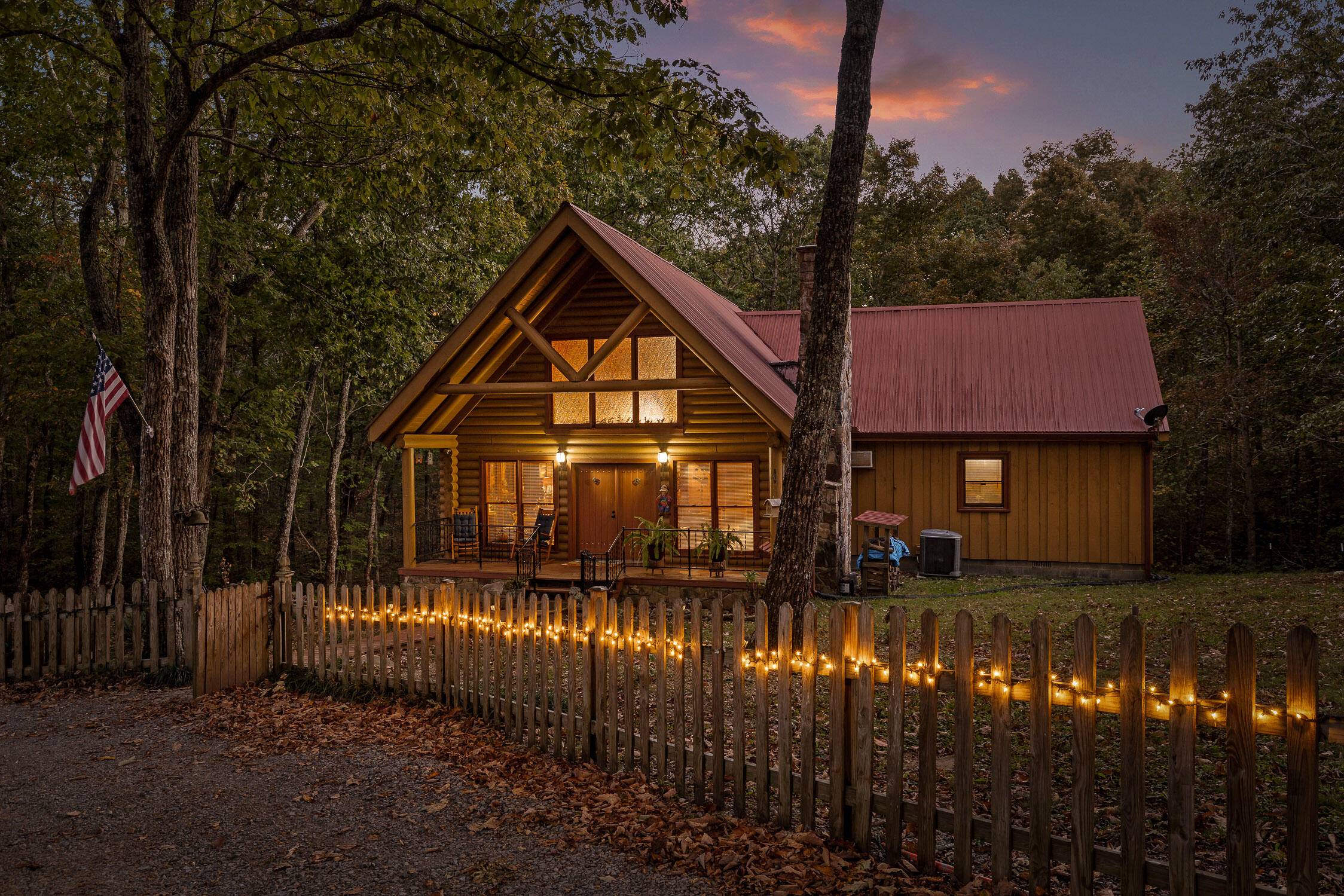Rising Fawn, GA 30738,695 Moore RD