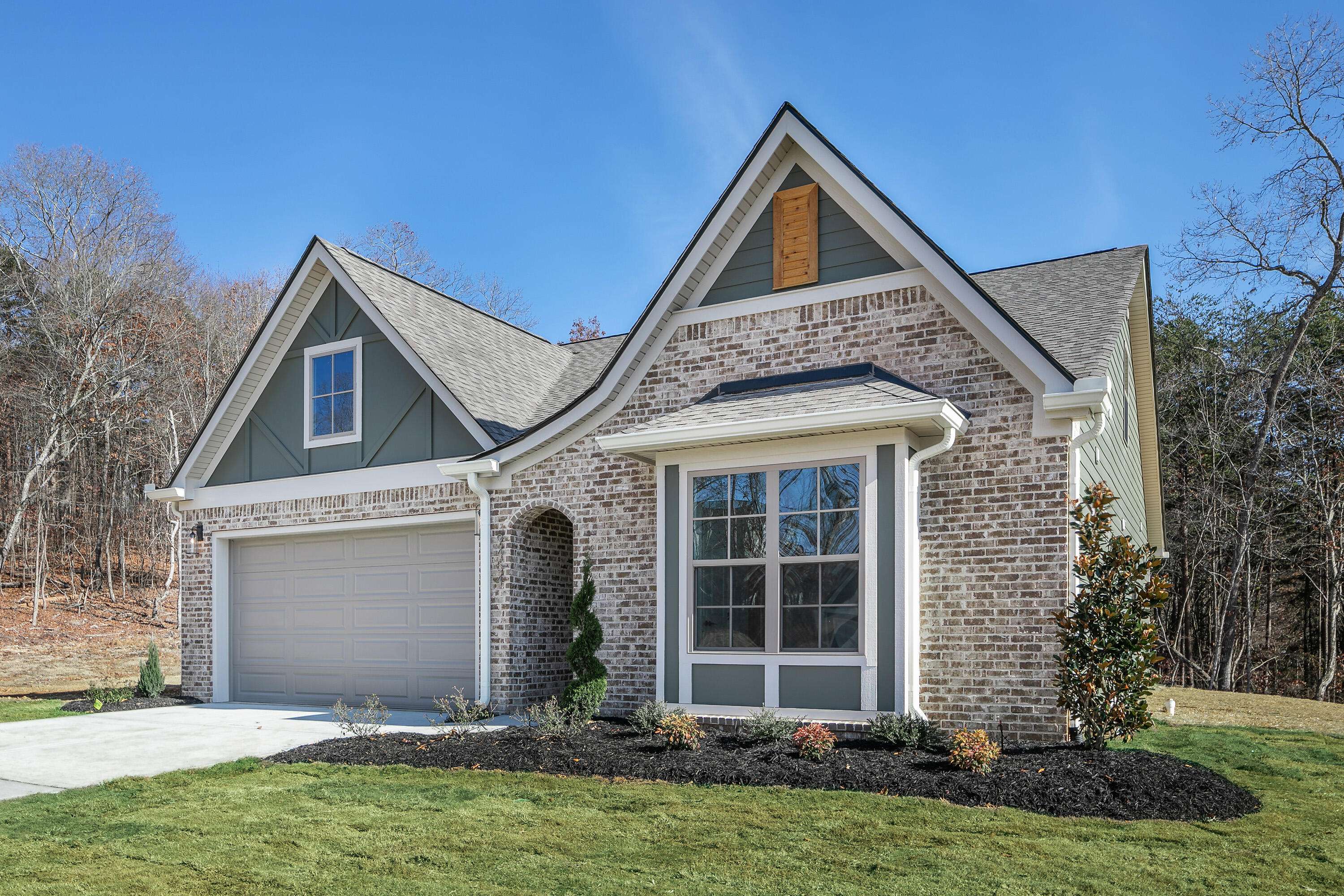Ooltewah, TN 37363,1555 Mercedes LN