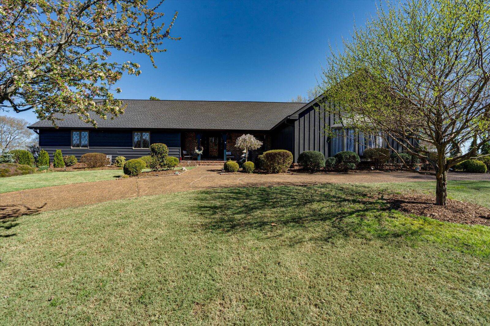 Hixson, TN 37343,1724 Colonial Shores DR