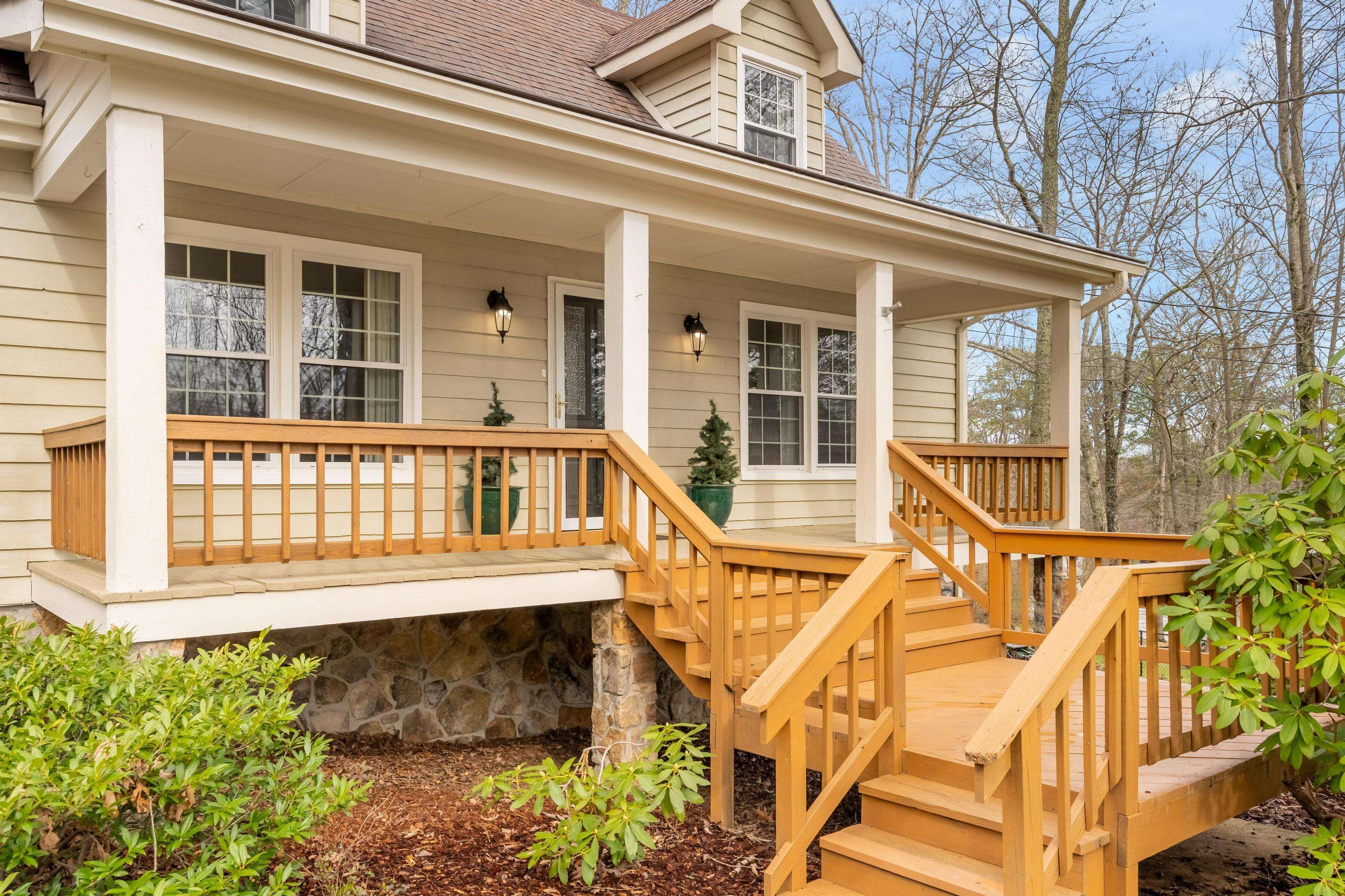 Signal Mountain, TN 37377,703 Windy WAY
