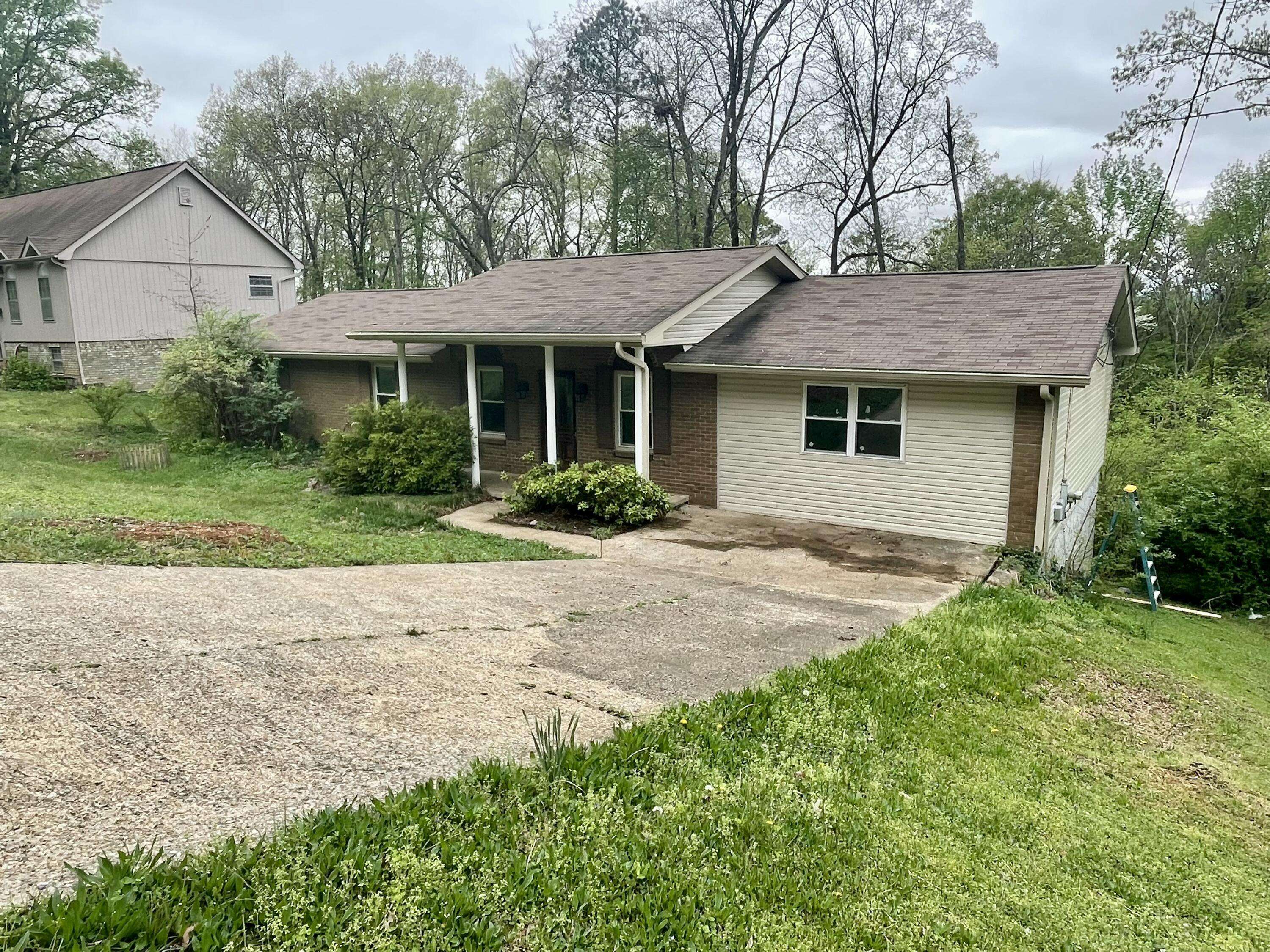 Chattanooga, TN 37421,809 Chestnut Wood LN