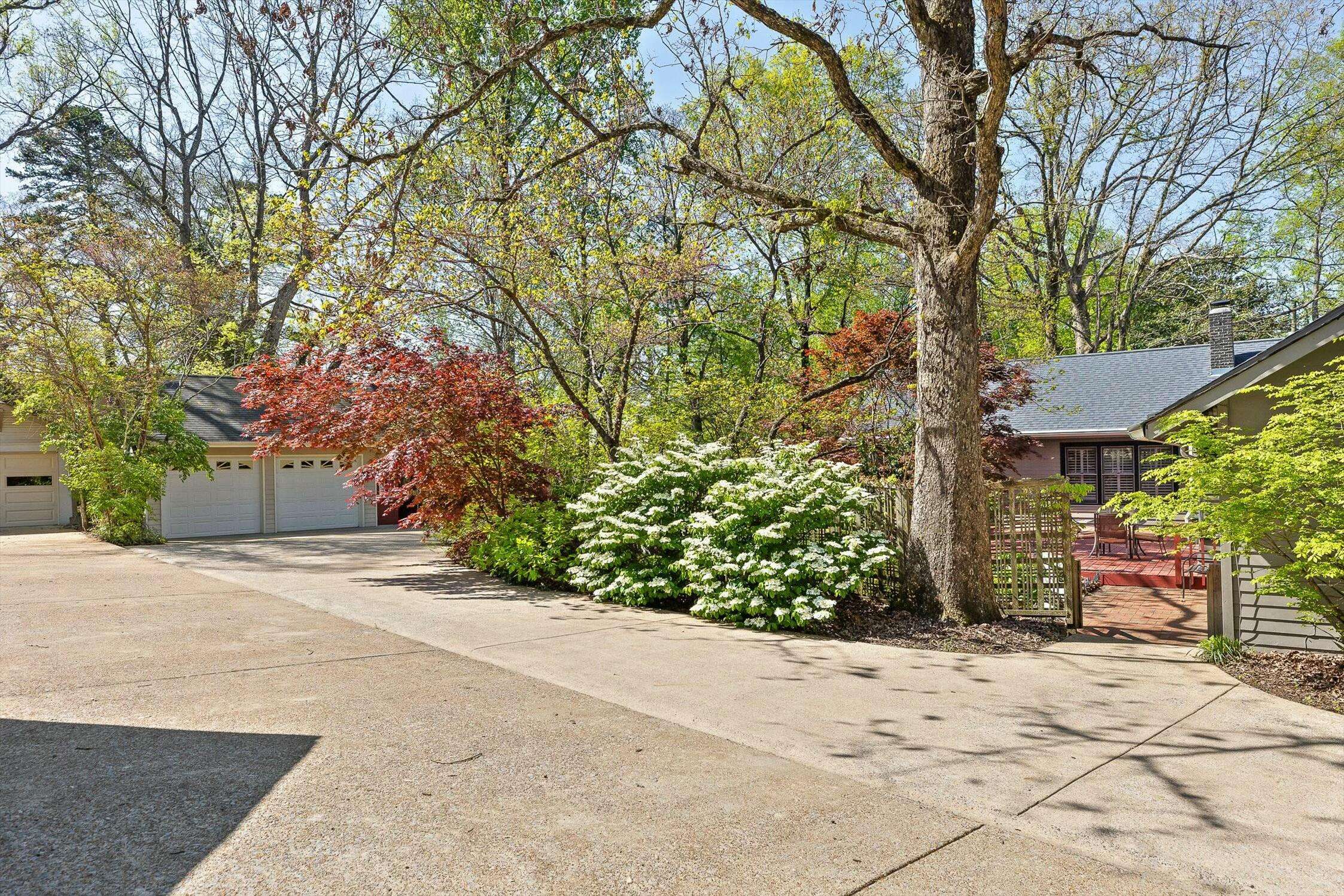 Signal Mountain, TN 37377,207 Louisiana AVE