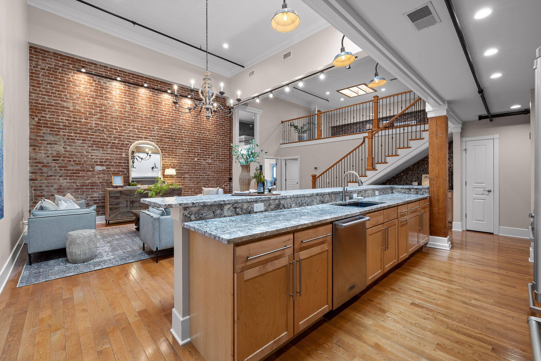 Chattanooga, TN 37402,1467 Market ST